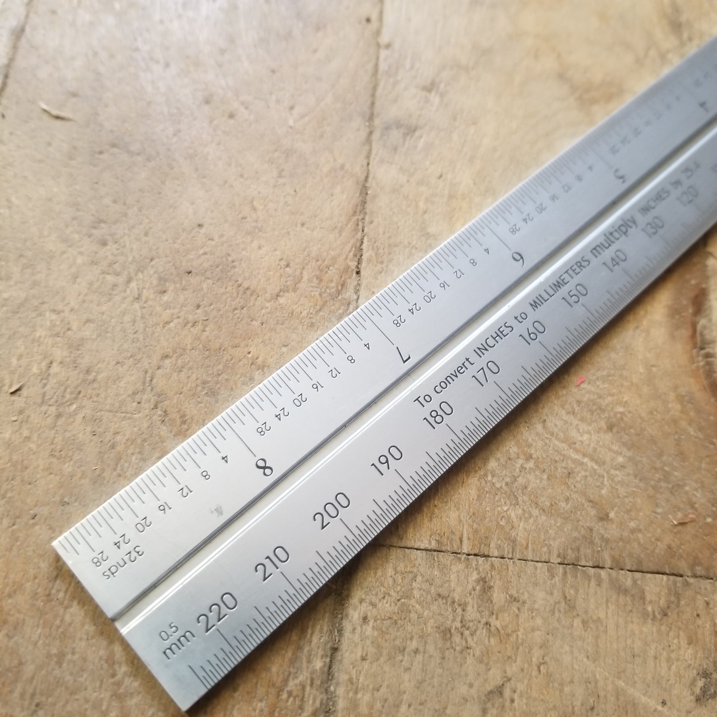 Bridge City Tool 18" Grooved Center Rule (32nds/0.5mm & 32nds/32nds) w/ Blemish (7186-018)