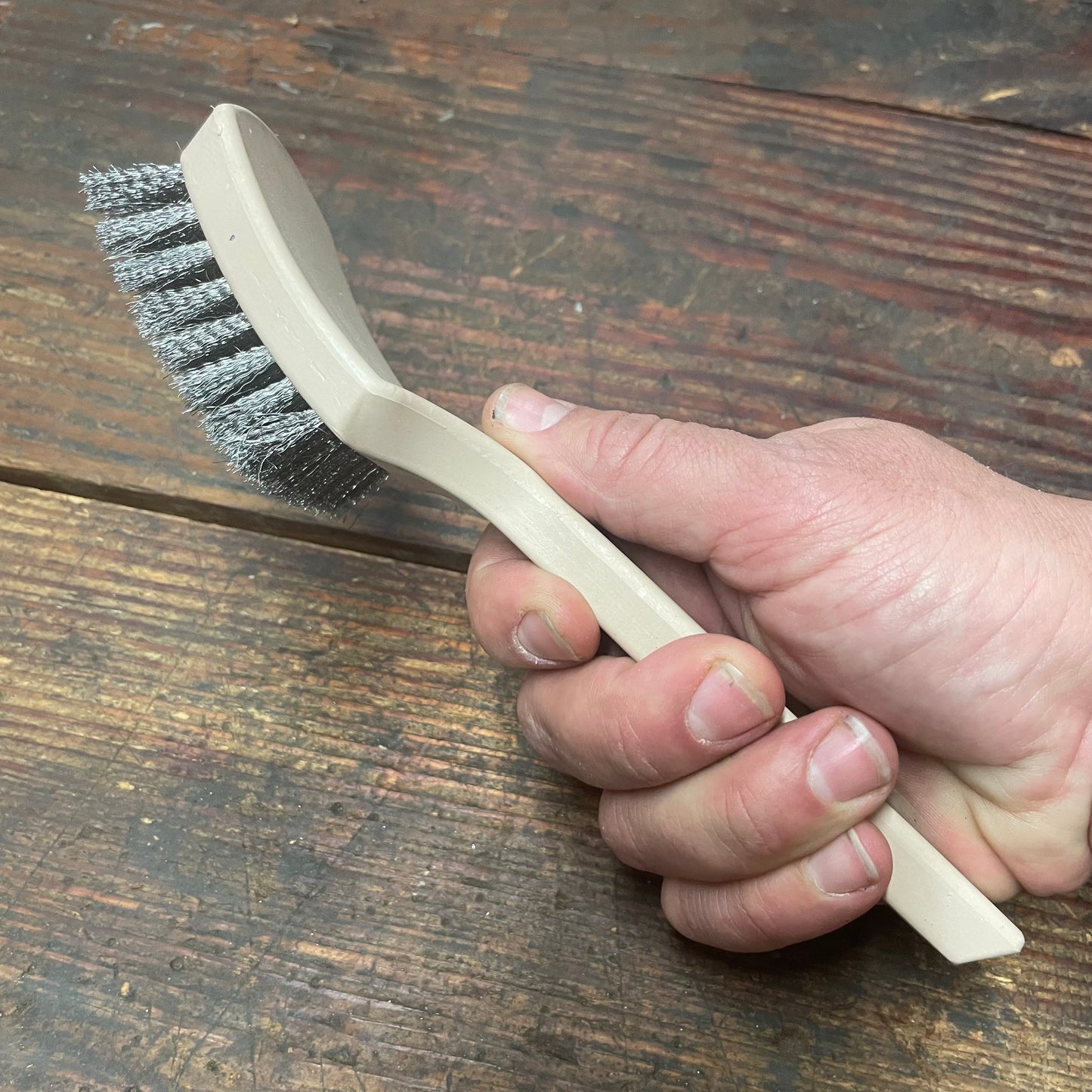 Magnolia Plastic Handled Galvanized Steel Wire Brush (6-SP)