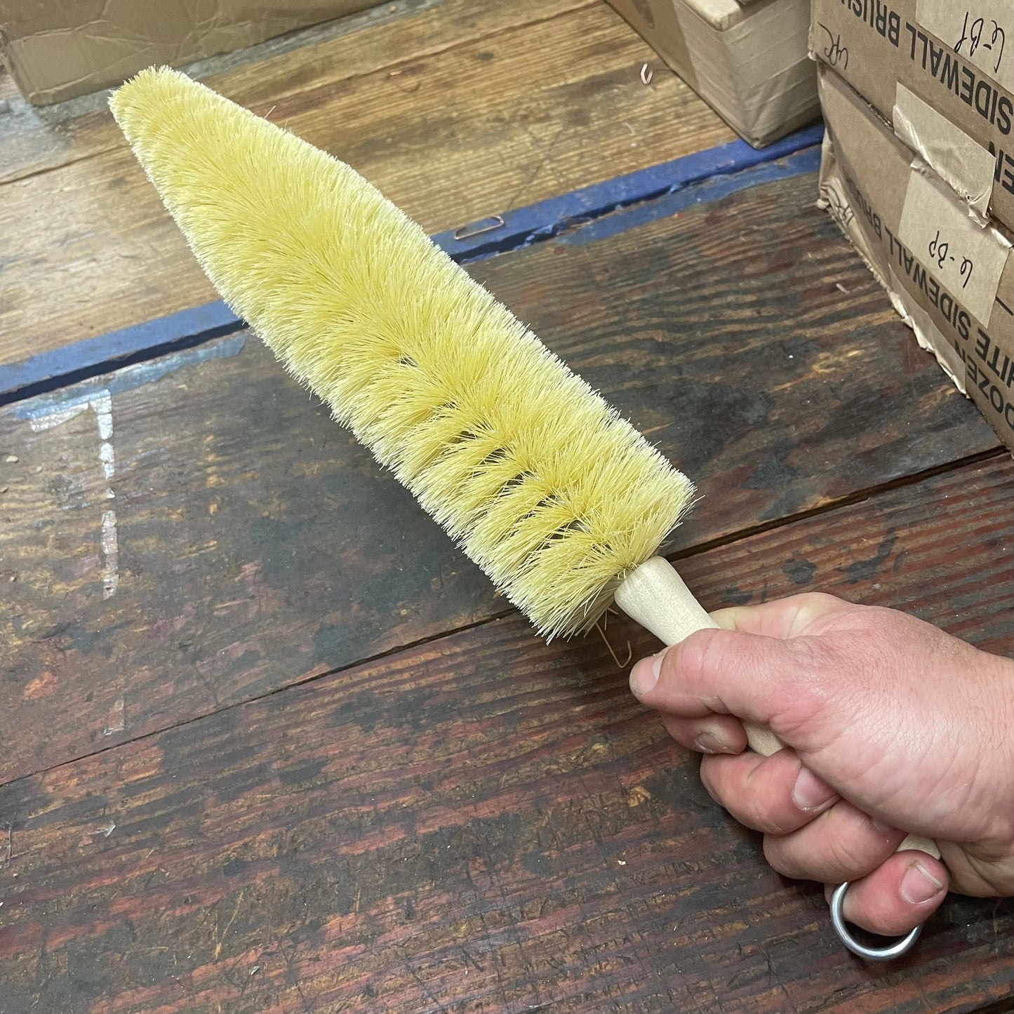 Magnolia Large Tampico Spoke Brush (625)
