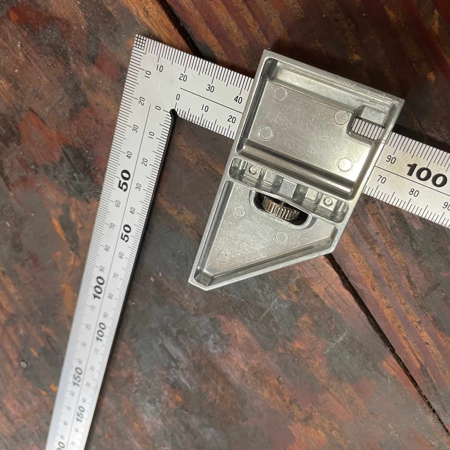 Shinwa Wide 20" x 10" Carpenter's Square w/ Metal Stopper (32483)