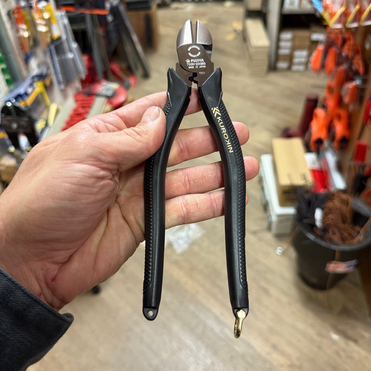 Fujiya Kurokin 8.5" High Leverage Diagonal Cutting Nippers w/ End Ring (700N-200BG)