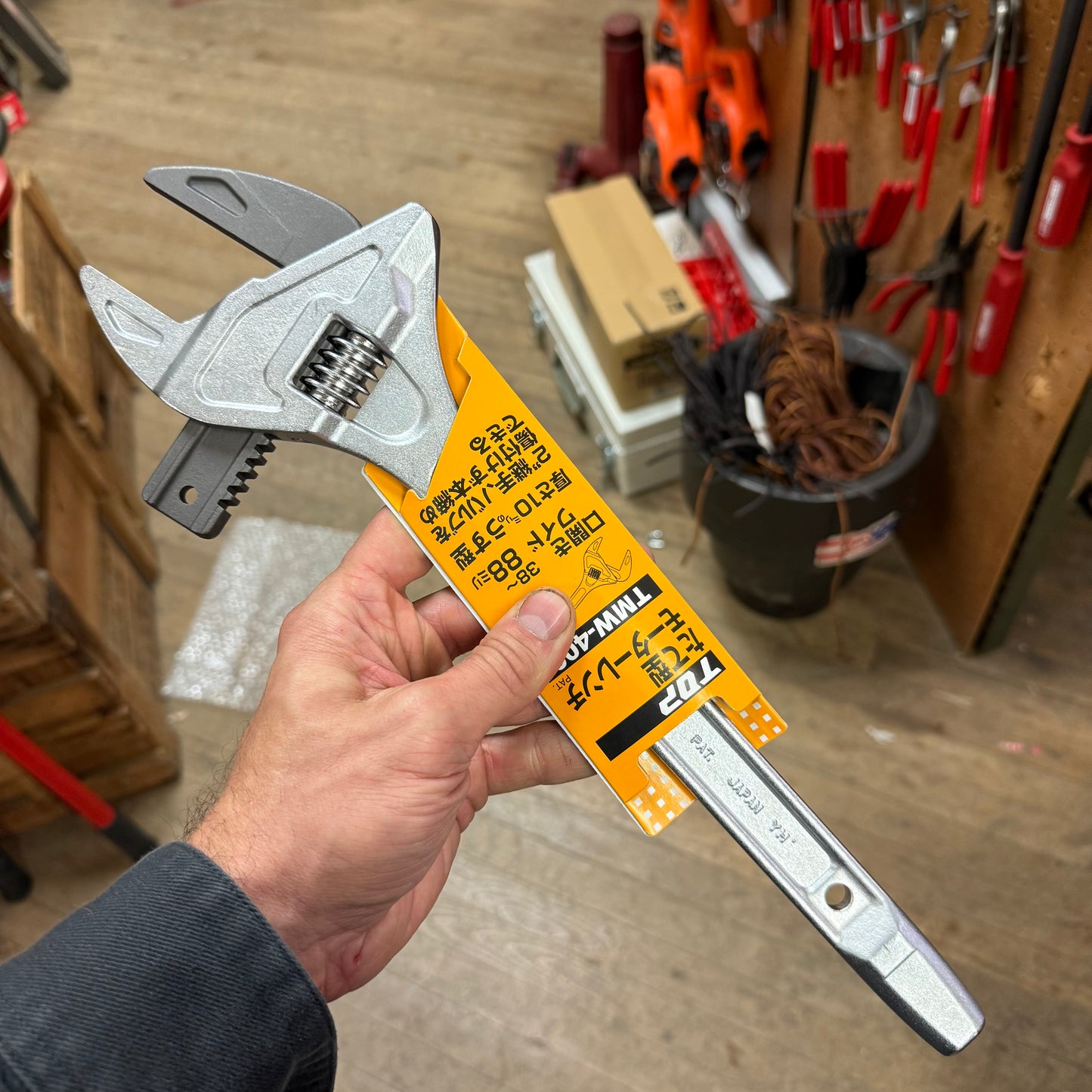 Top 15 1/2" (405mm) Vertical Motor Wrench (TMW-400)