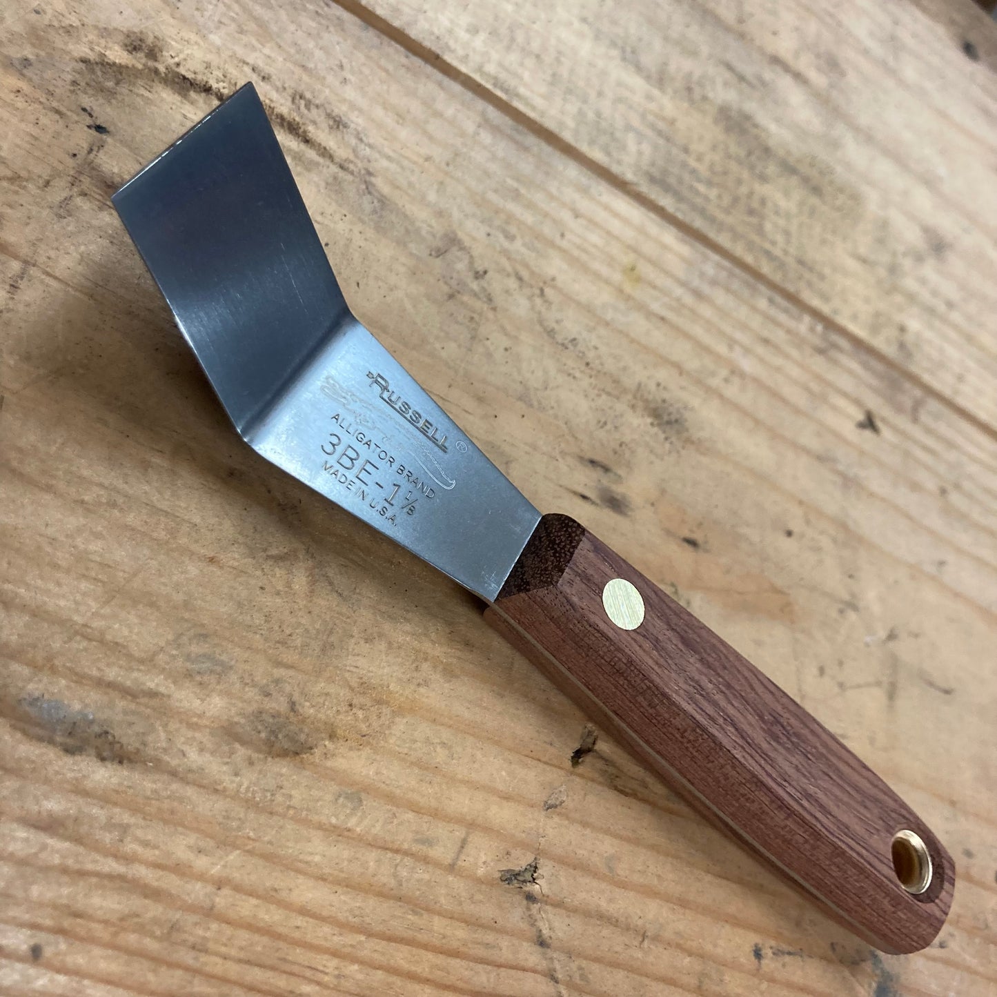 Dexter Russell 1 1/8" Bent Putty Knife (50391)