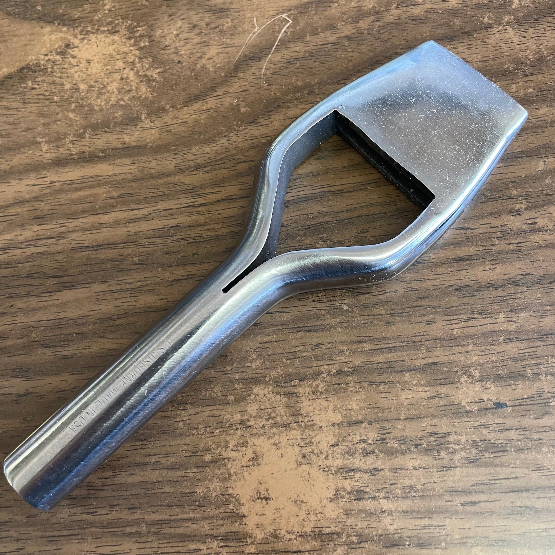 C.S. Osborne 1 1/2" Bag Punch (151112) Harry J. Epstein Co.