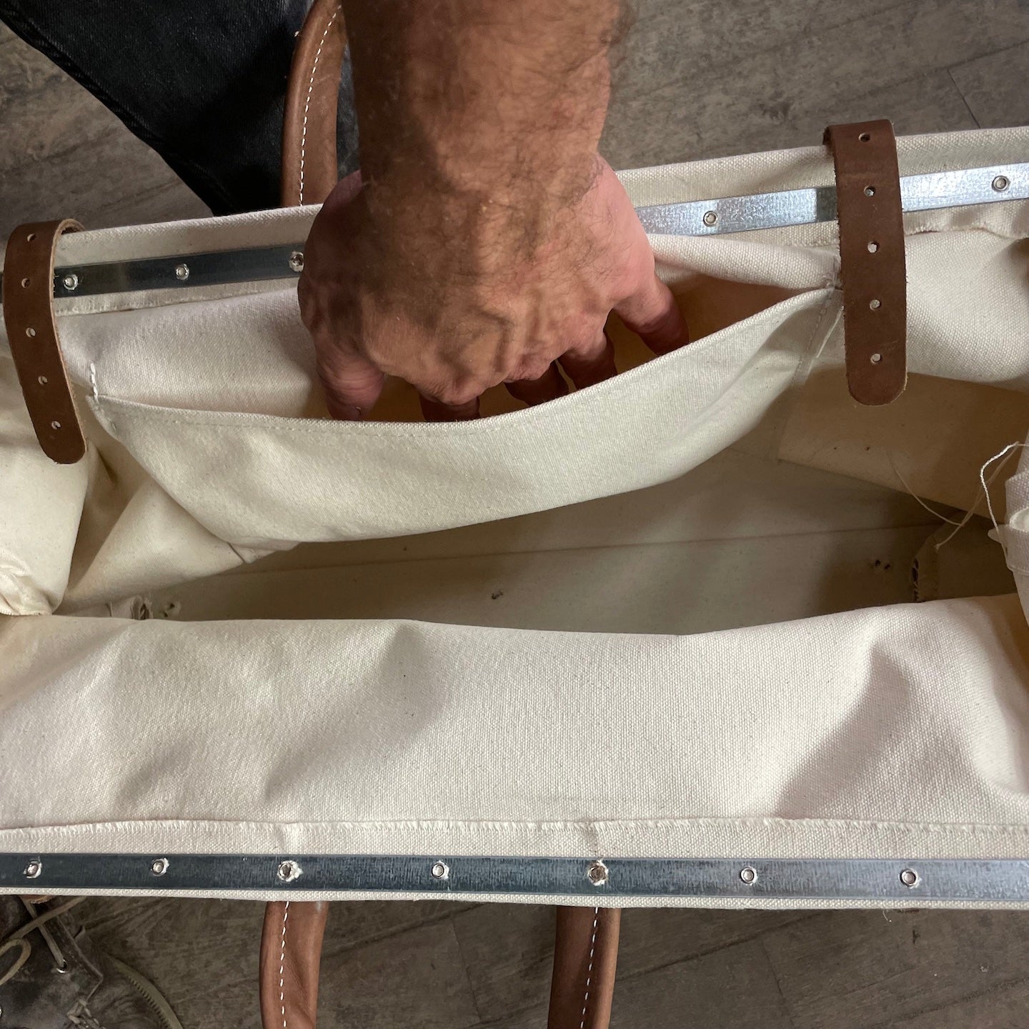 Leatherworks 20" Mason Bag w/ Leather Bottom (L20)