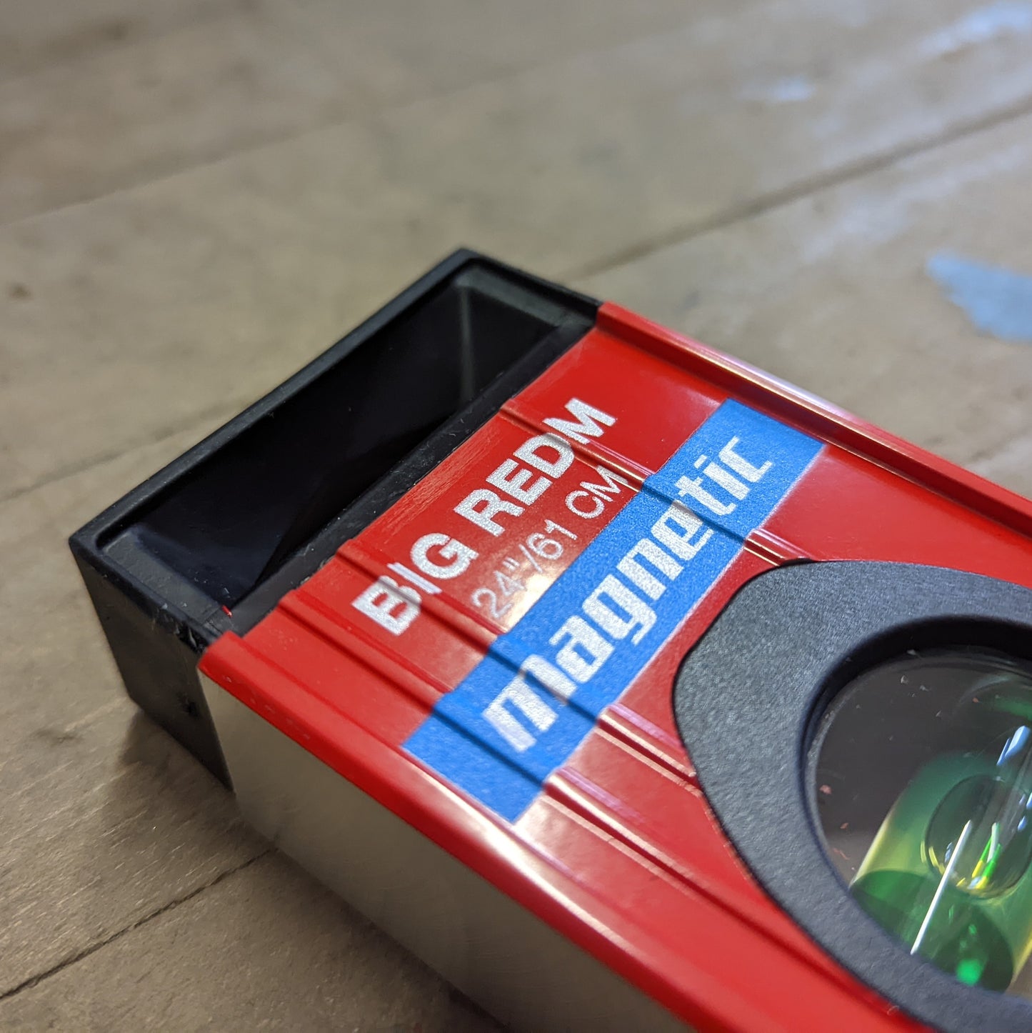 BIG Red SOLA Box-Beam 3 Focus-60 Vials 24" Level - Lateral Magnetic (LSB24LM)