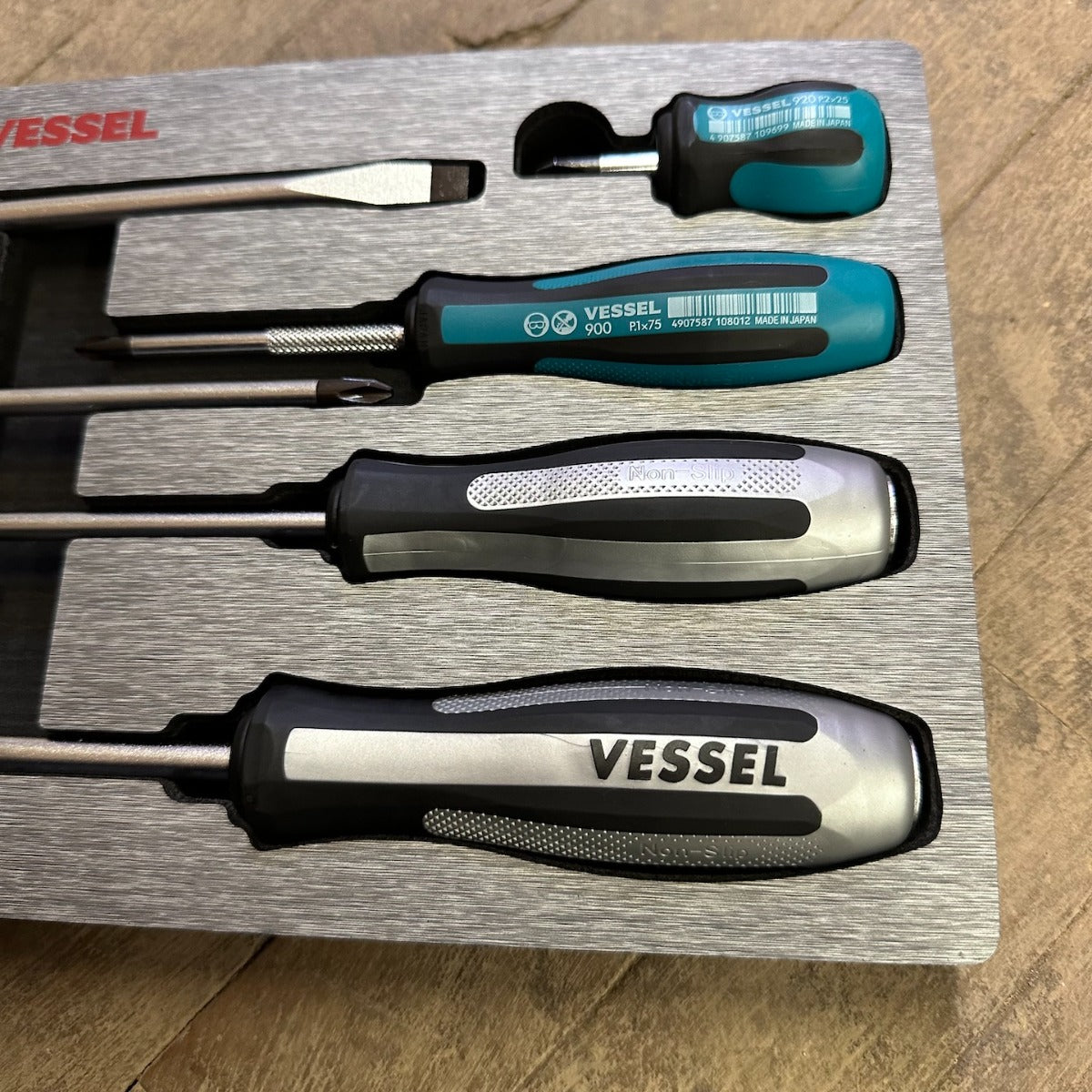 Vessel 8 Pc Megadora Impacta Assorted Screwdriver Set (980MIXEVA)