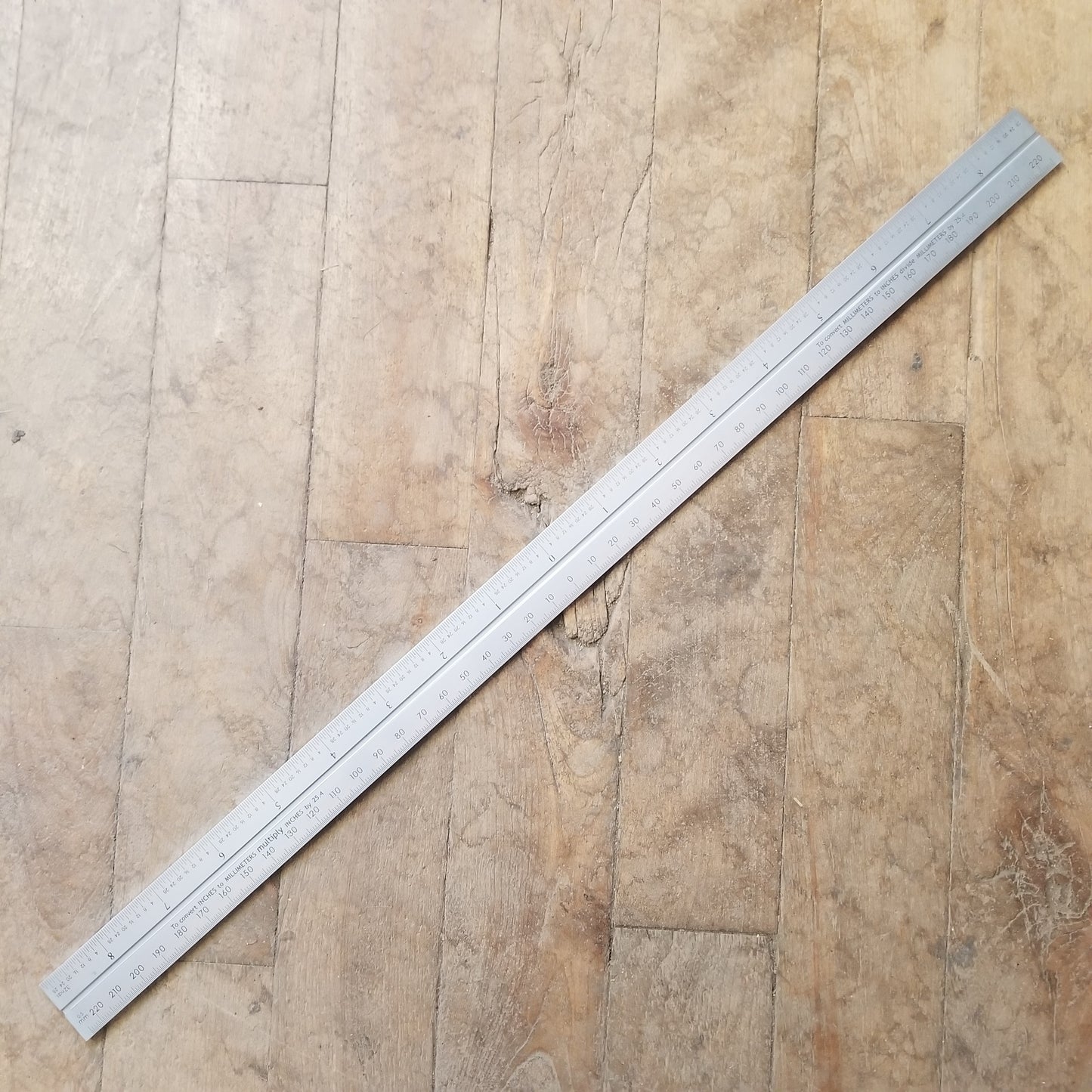 Bridge City Tool 18" Grooved Center Rule (32nds/0.5mm & 32nds/32nds) w/ Blemish (7186-018)