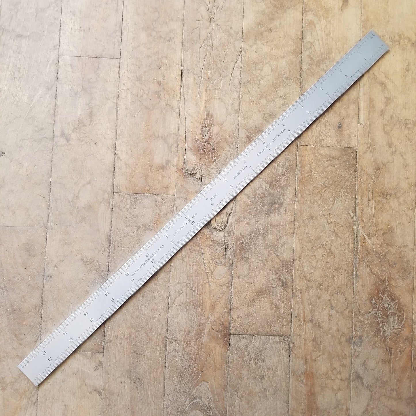 Bridge City Tool 18" Grooved Center Rule (32nds/0.5mm & 32nds/32nds) w/ Blemish (7186-018)