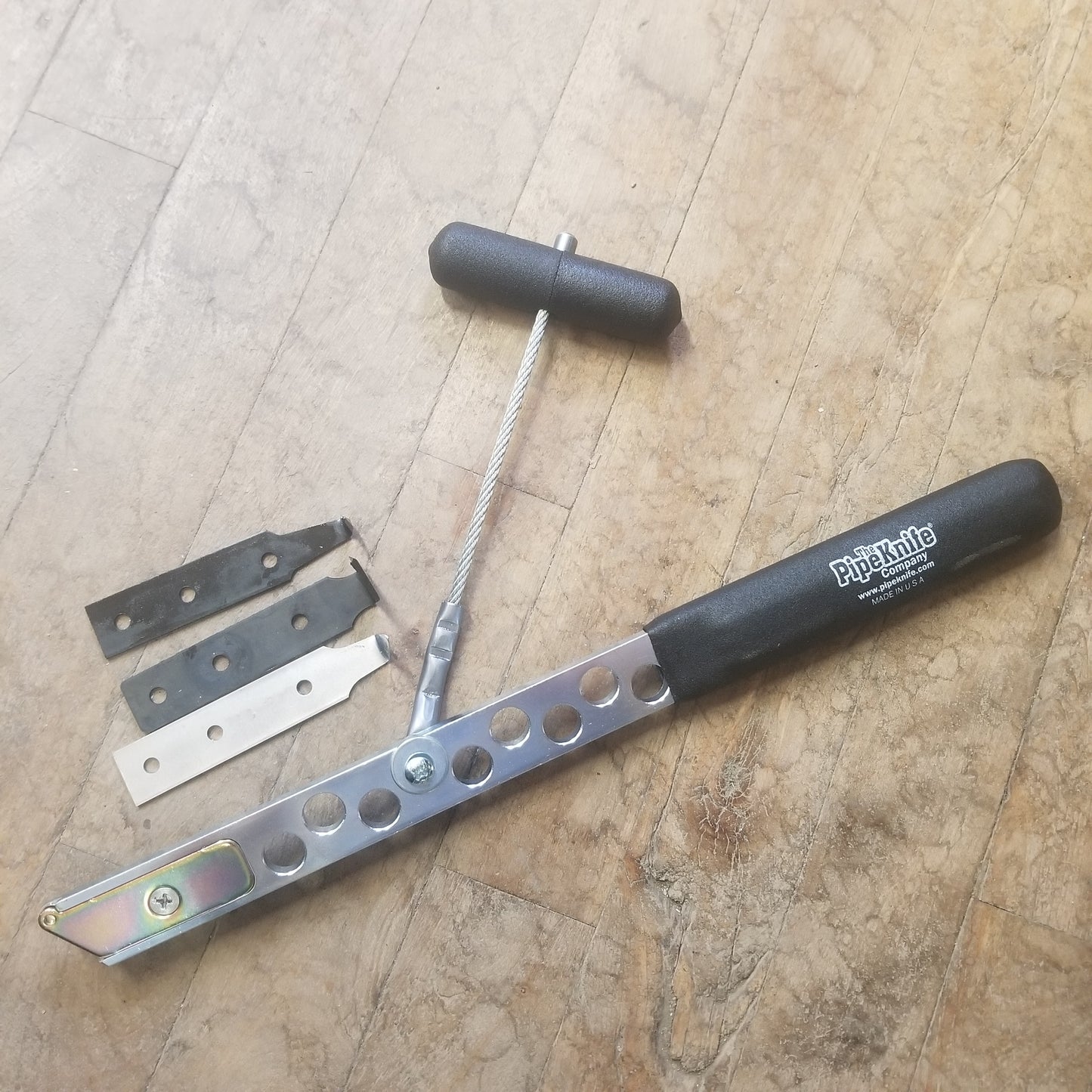 PipeKnife "The CLAW" Pull-Grip Cutout Knife (THECLAW)
