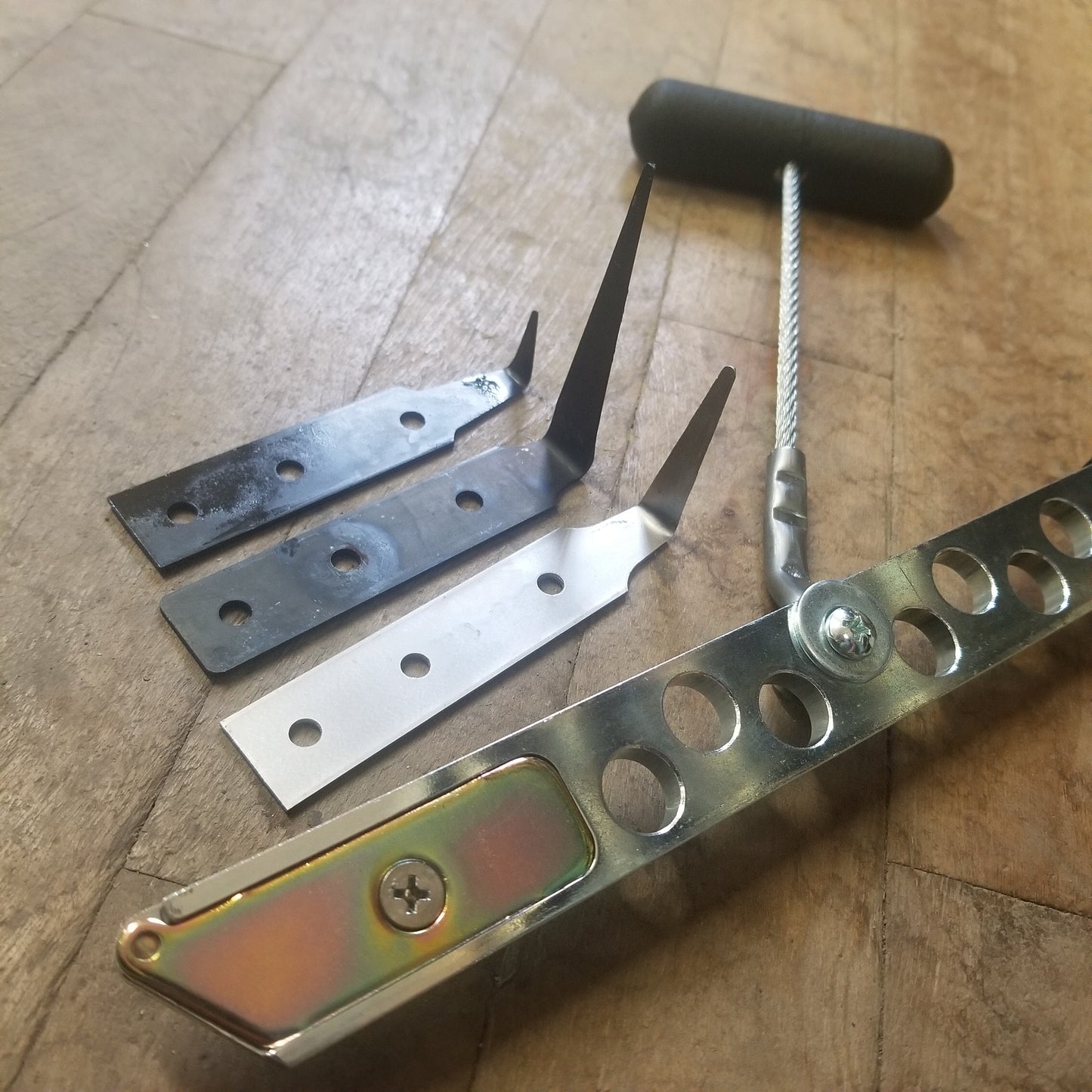 PipeKnife "The CLAW" Pull-Grip Cutout Knife (THECLAW)