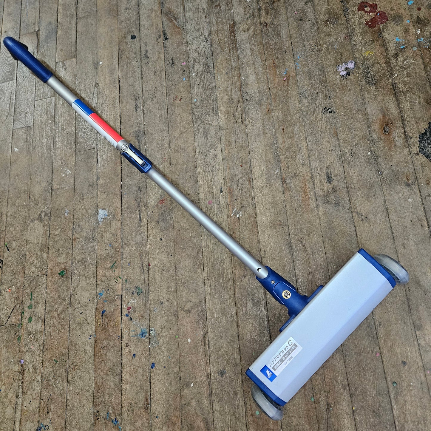 Shinwa Long Handle Magnet Pick Up Tool (73556)