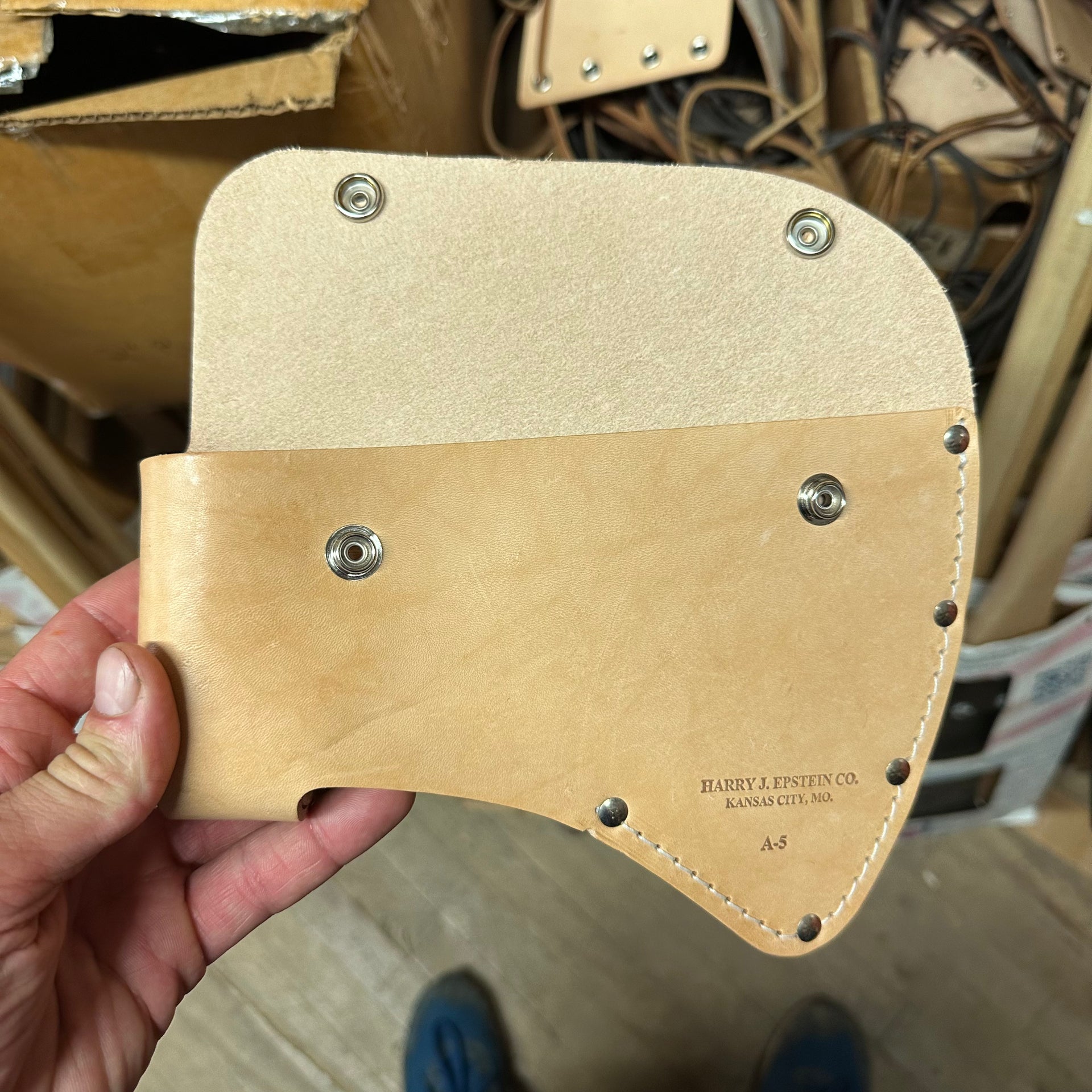 ケイ　着せ替え用ハンドメイド US Made Leather Axe Sheath for Single Bit Axe – Harry J. Epstein Co.