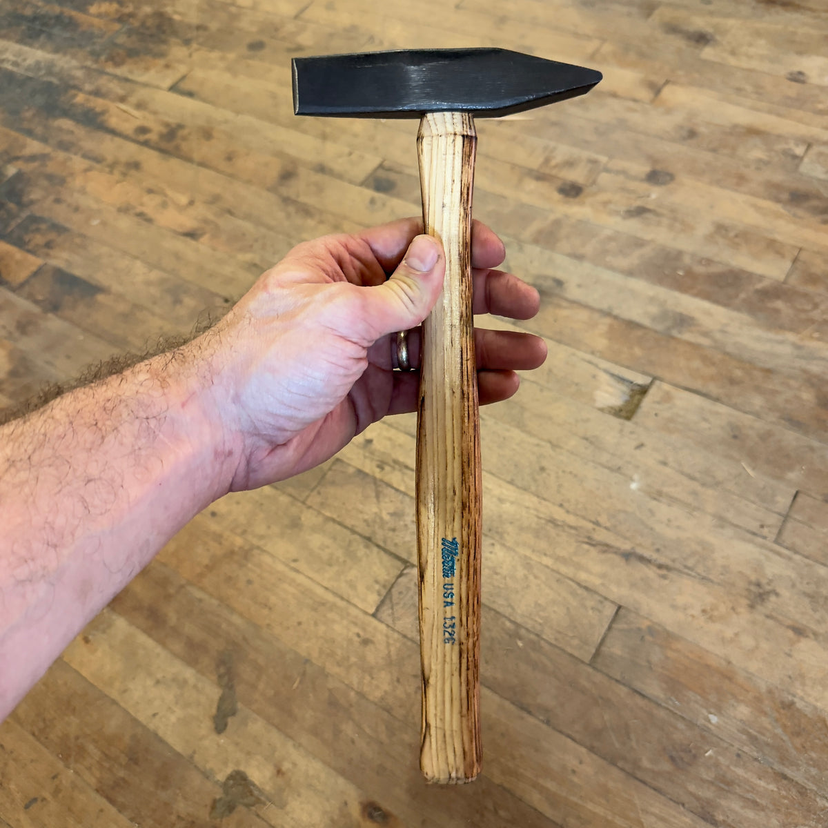 Martin 1 lb Scaling Hammer (132G)