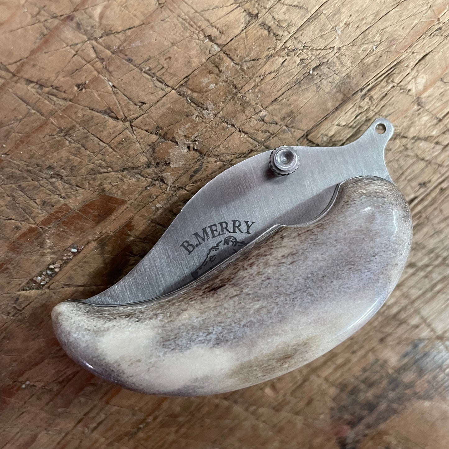B. Merry Pocket Ulu w/ Caribou Antler Handle (BMRPUCA)