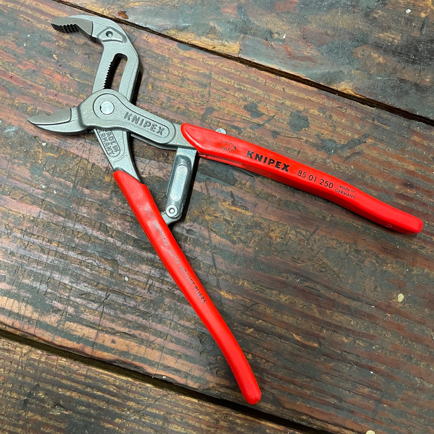 Knipex 10" SmartGrip Locking Water Pump Pliers w/ Automatic Adjustment (8501250)