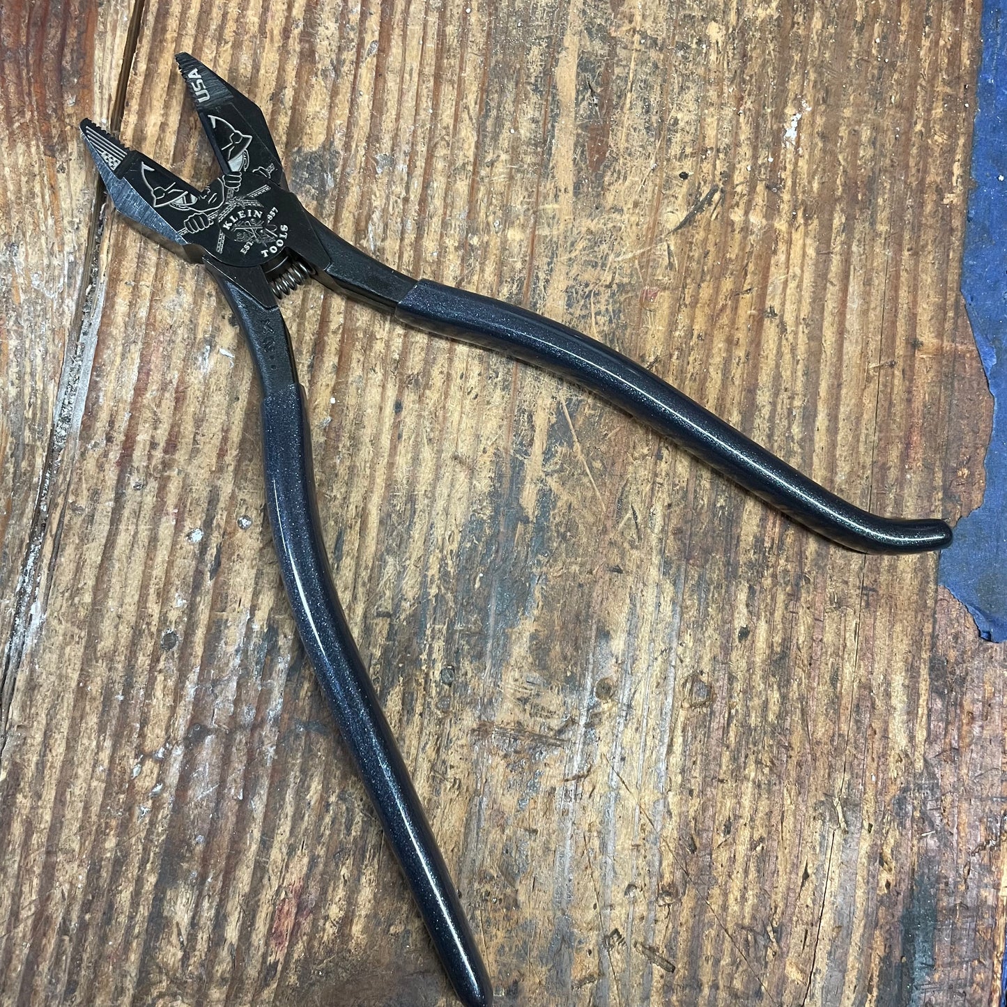 Klein Special Edition Ironworker Pliers, Heavy-Duty Cutting, 9-Inch (D2000-7CST1)