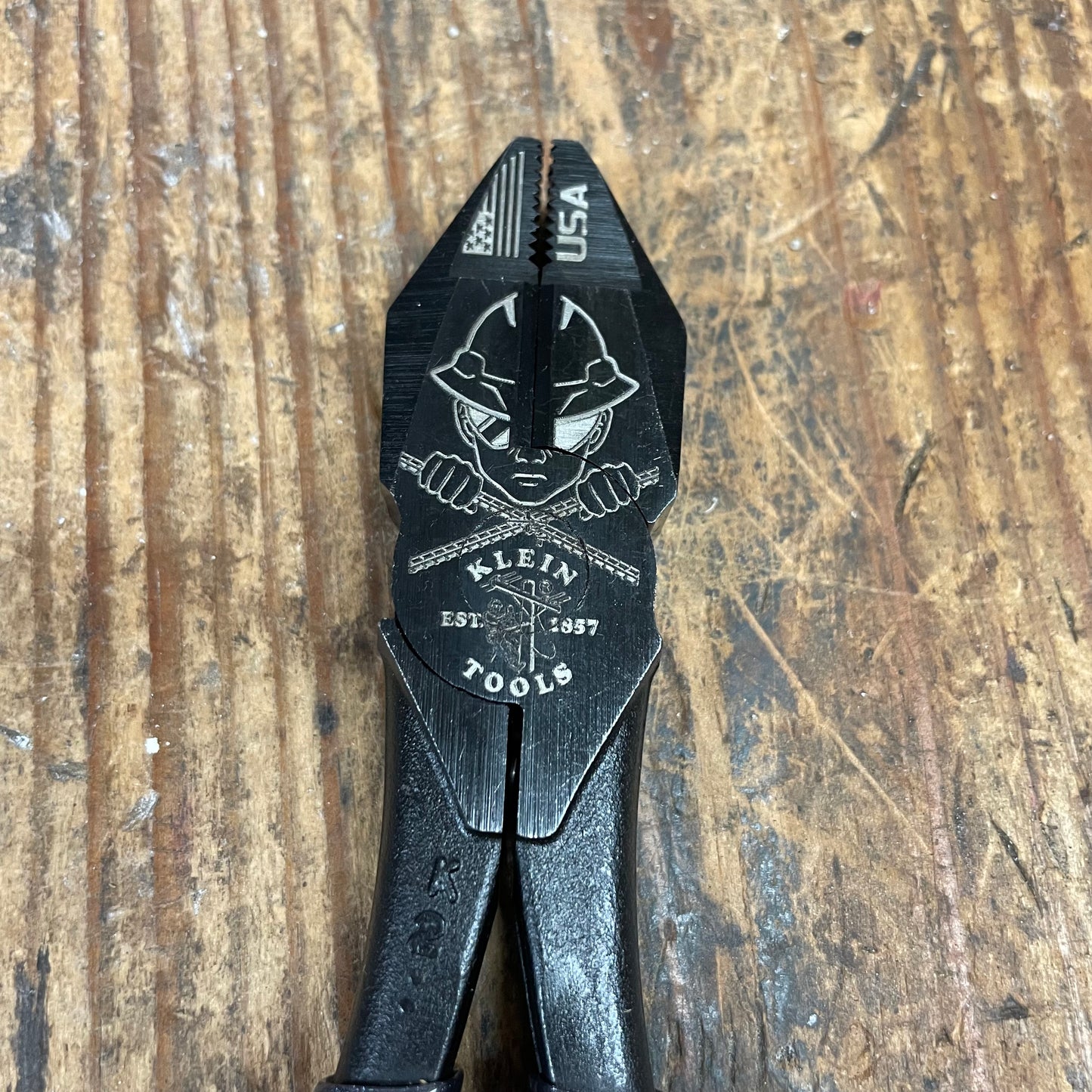 Klein Special Edition Ironworker Pliers, Heavy-Duty Cutting, 9-Inch (D2000-7CST1)