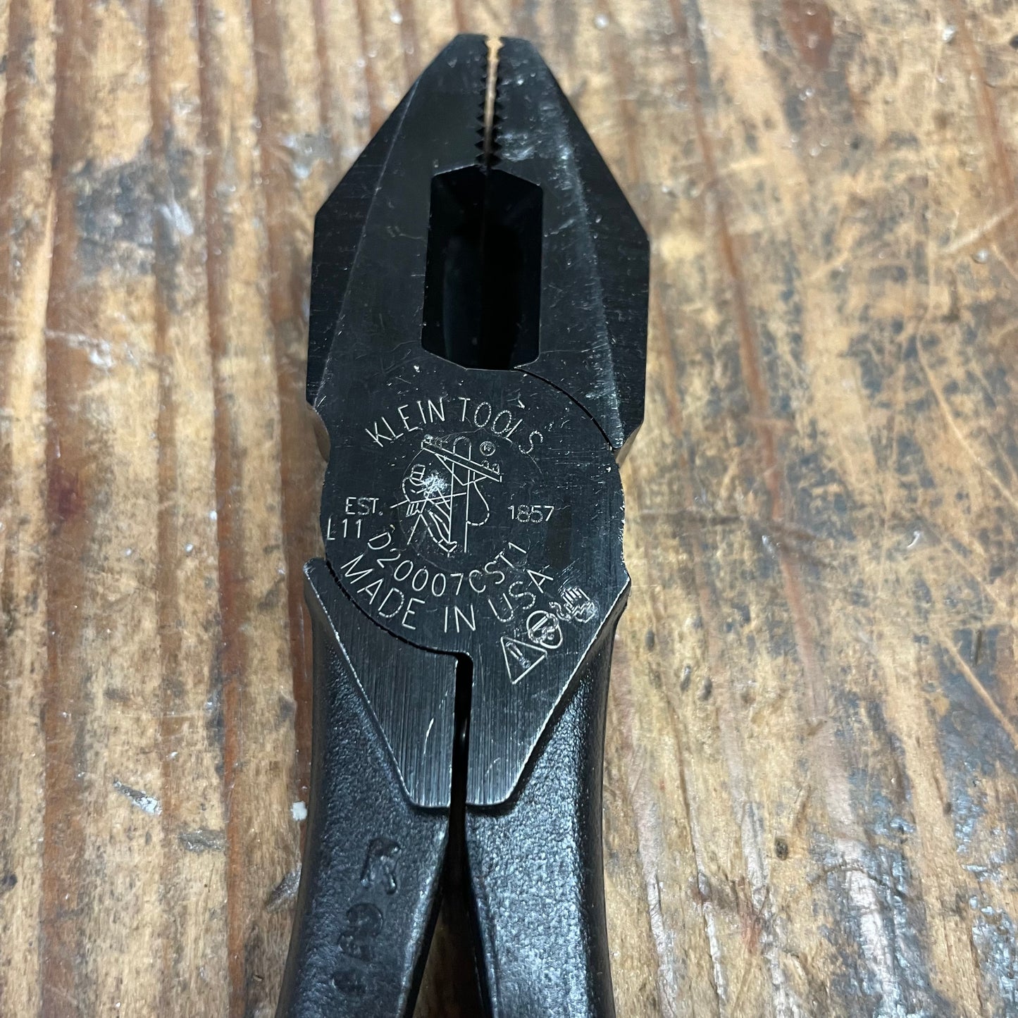 Klein Special Edition Ironworker Pliers, Heavy-Duty Cutting, 9-Inch (D2000-7CST1)