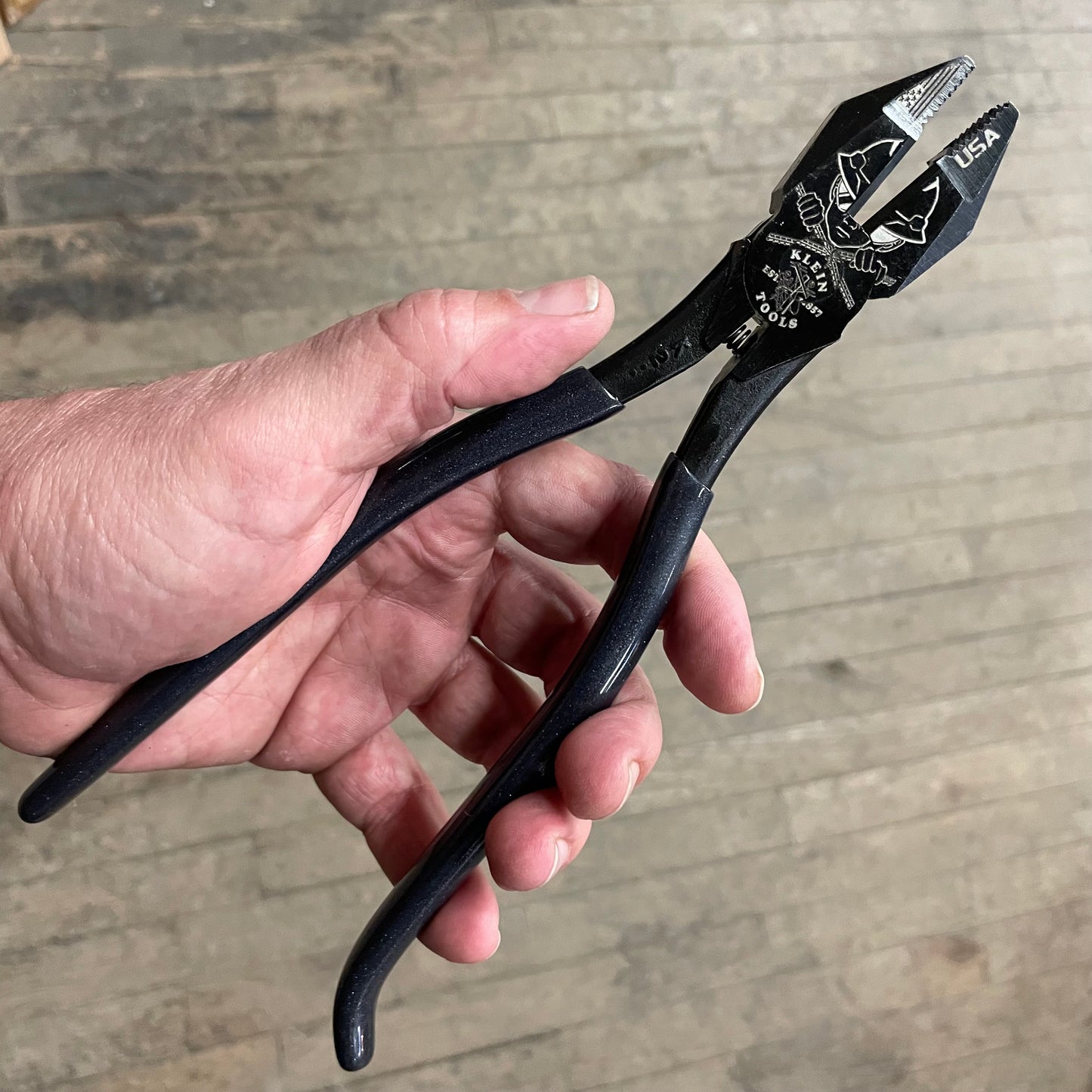 Klein Special Edition Ironworker Pliers, Heavy-Duty Cutting, 9-Inch (D2000-7CST1)