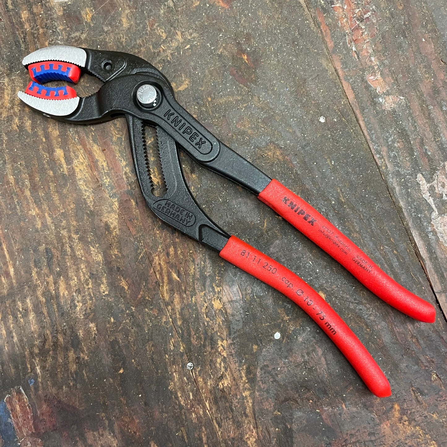 Knipex 10" Pipe Gripping Pliers w/ Replaceable Jaw Pads (8111250)