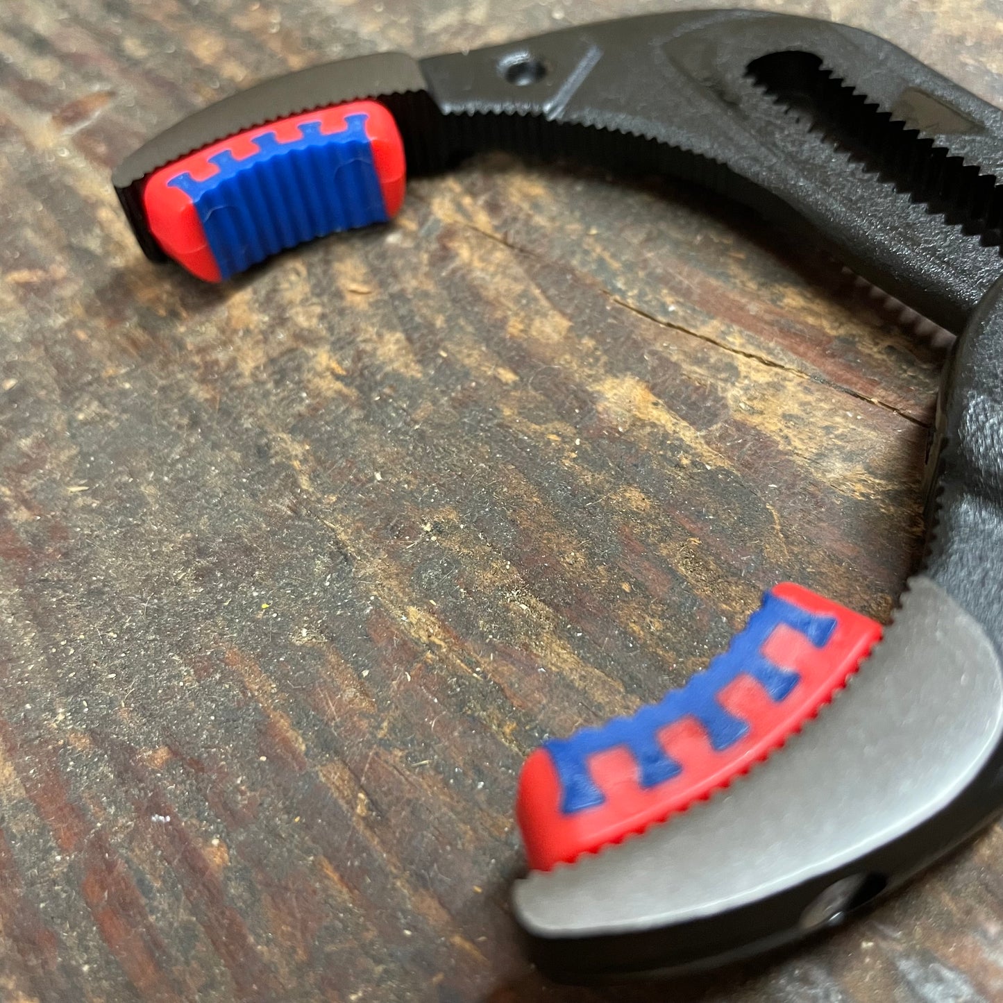 Knipex 10" Pipe Gripping Pliers w/ Replaceable Jaw Pads (8111250)