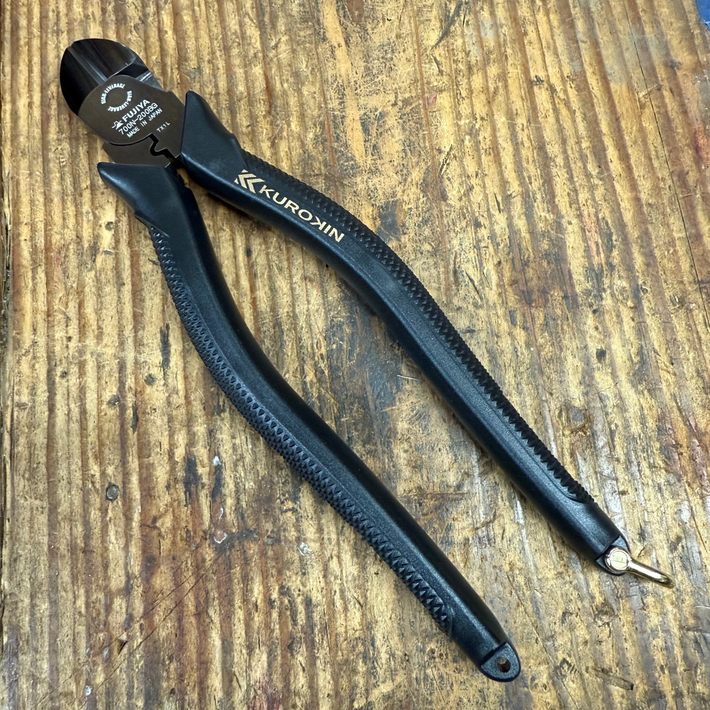 Fujiya Kurokin 8.5" High Leverage Diagonal Cutting Nippers w/ End Ring (700N-200BG)