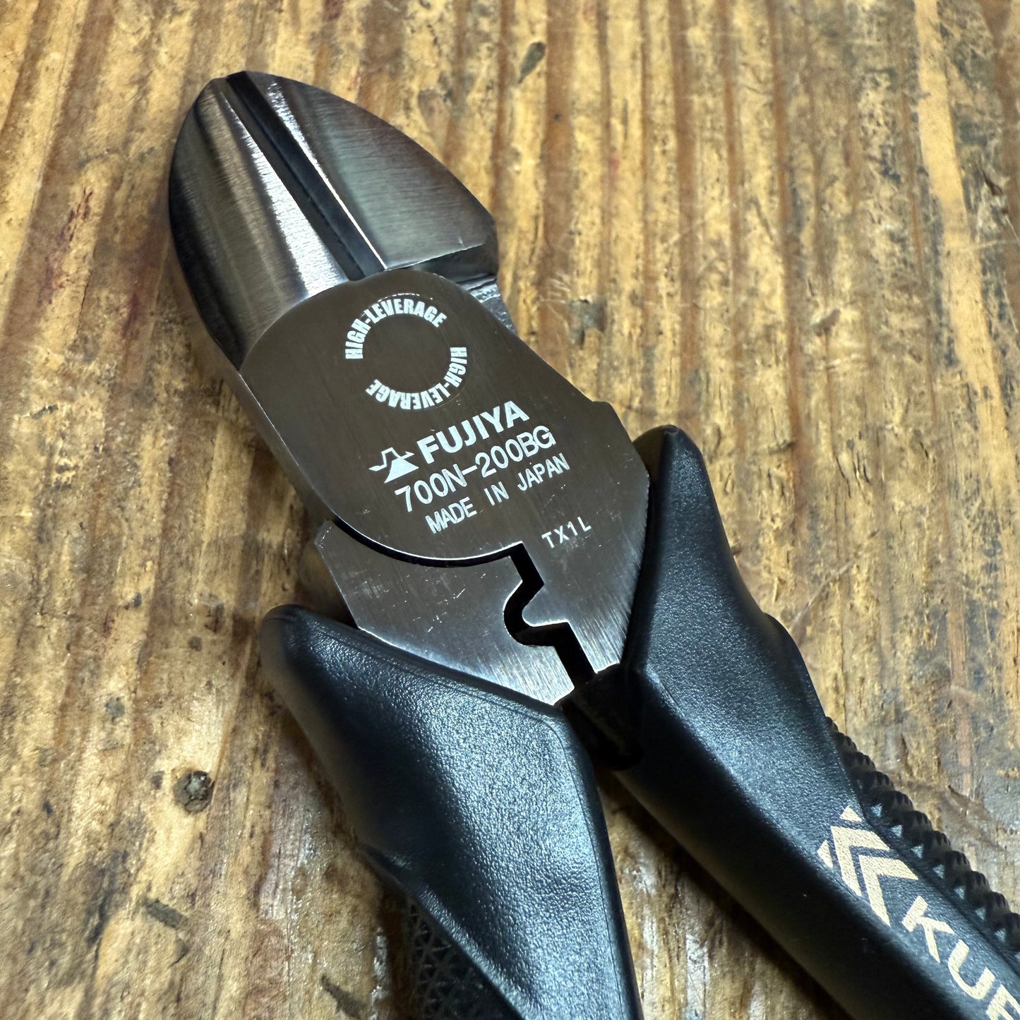 Fujiya Kurokin 8.5" High Leverage Diagonal Cutting Nippers w/ End Ring (700N-200BG)