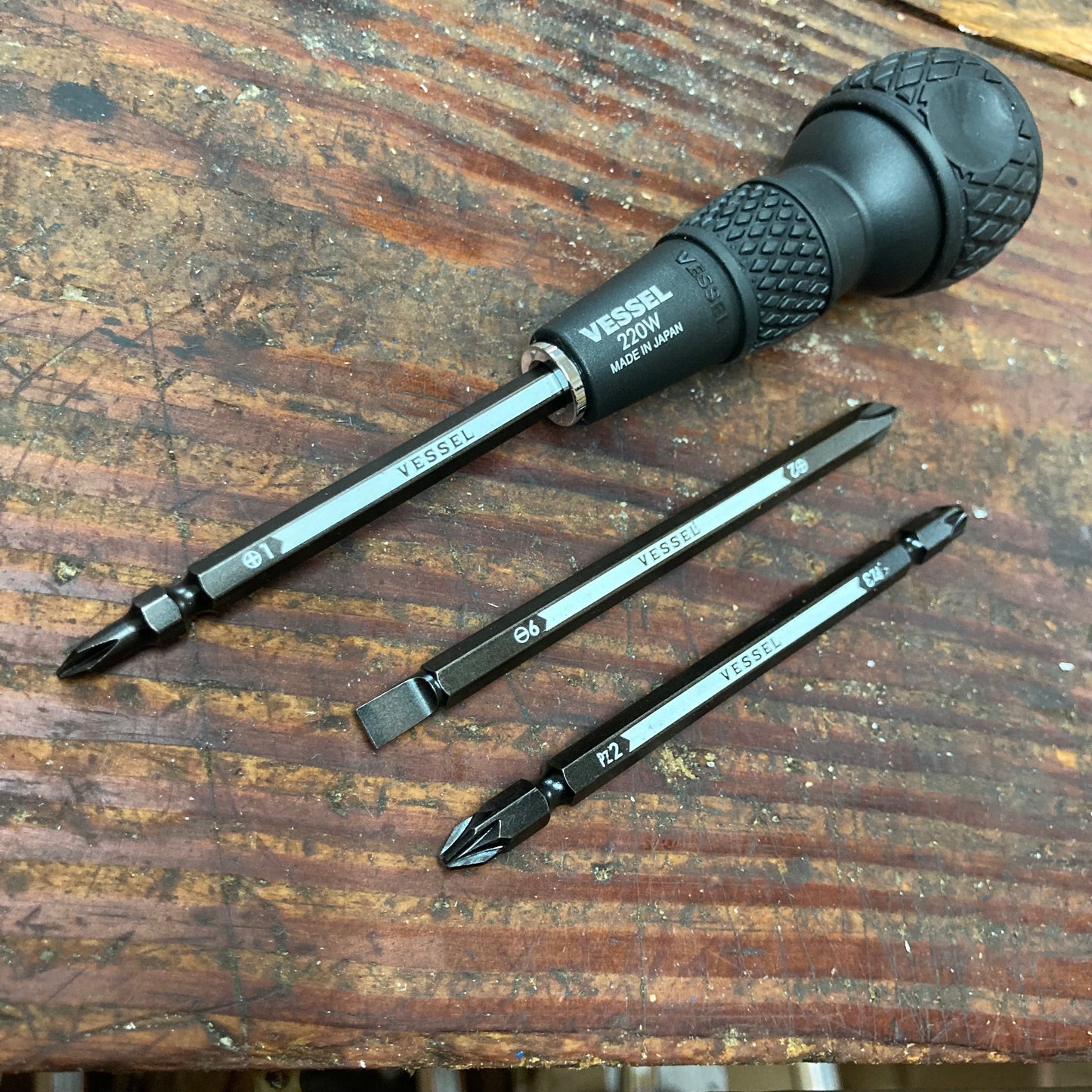 Vessel 6-in-1 Ball Grip Handle w/ Interchangeable/Reversible Bits (220W-3)