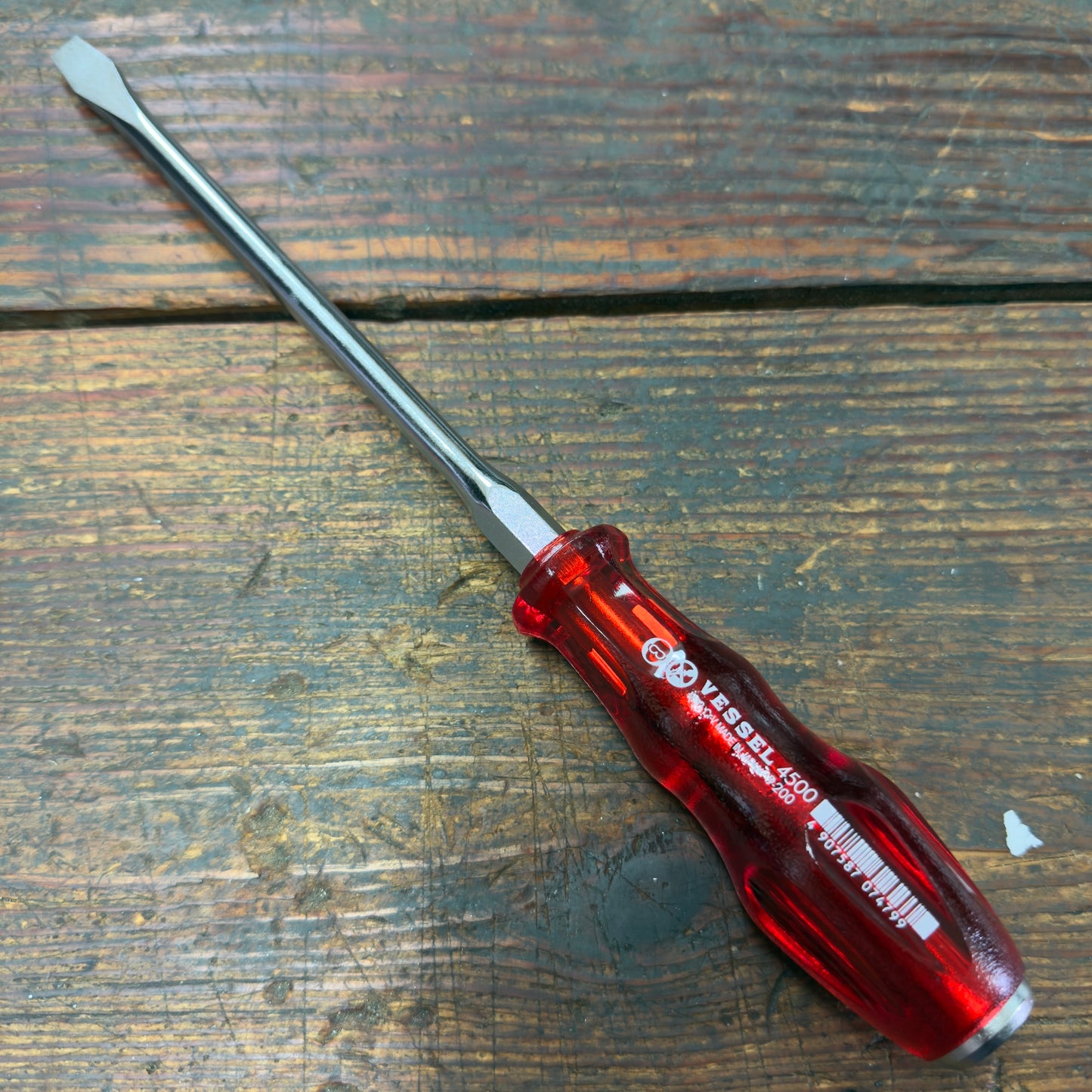 Vessel Slotted 9 x 200mm Power Grip Screw Driver (4500S9200)