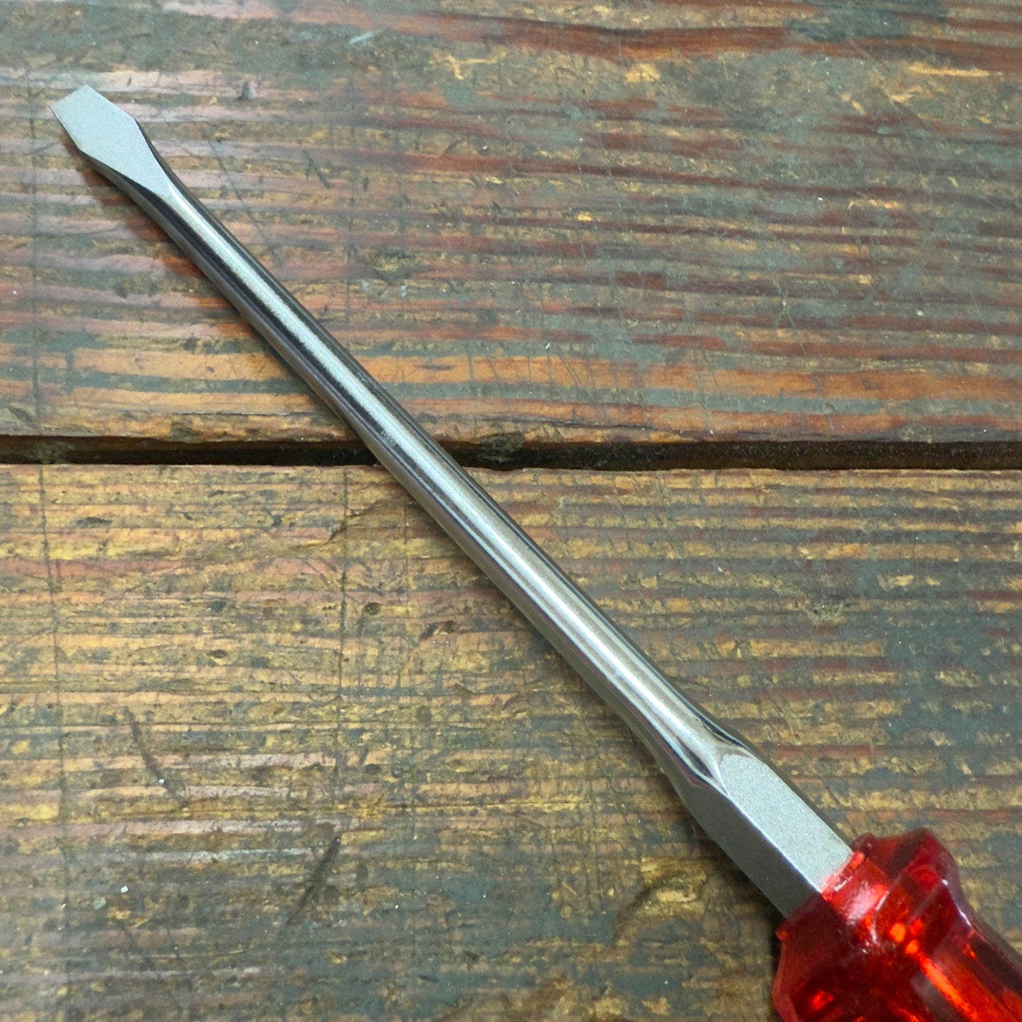 Vessel Slotted 9 x 200mm Power Grip Screw Driver (4500S9200)