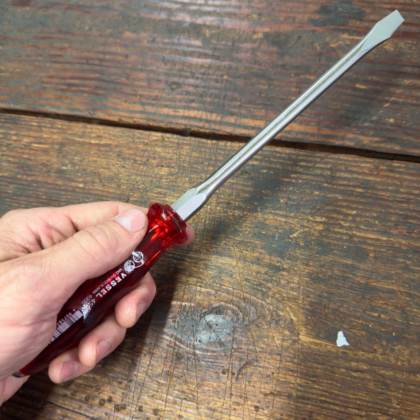 Vessel Slotted 9 x 200mm Power Grip Screw Driver (4500S9200)