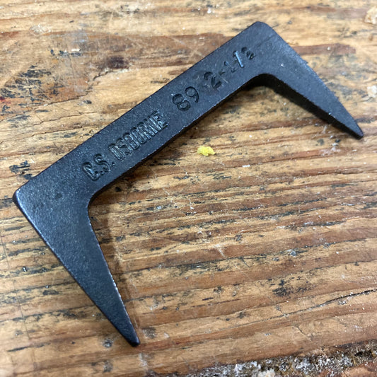 C.S. Osborne 2 1/2" Pinch Dog (89-212)