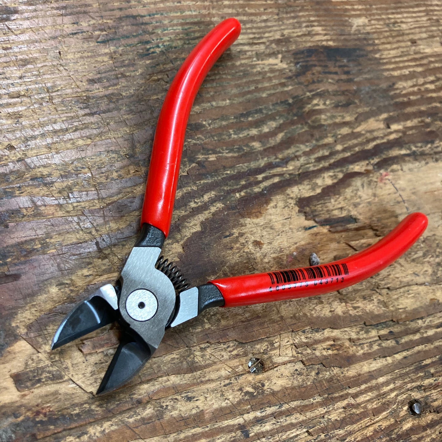 Knipex 5 1/2" Diagonal Pliers for Flush Cutting Plastics (7201140)