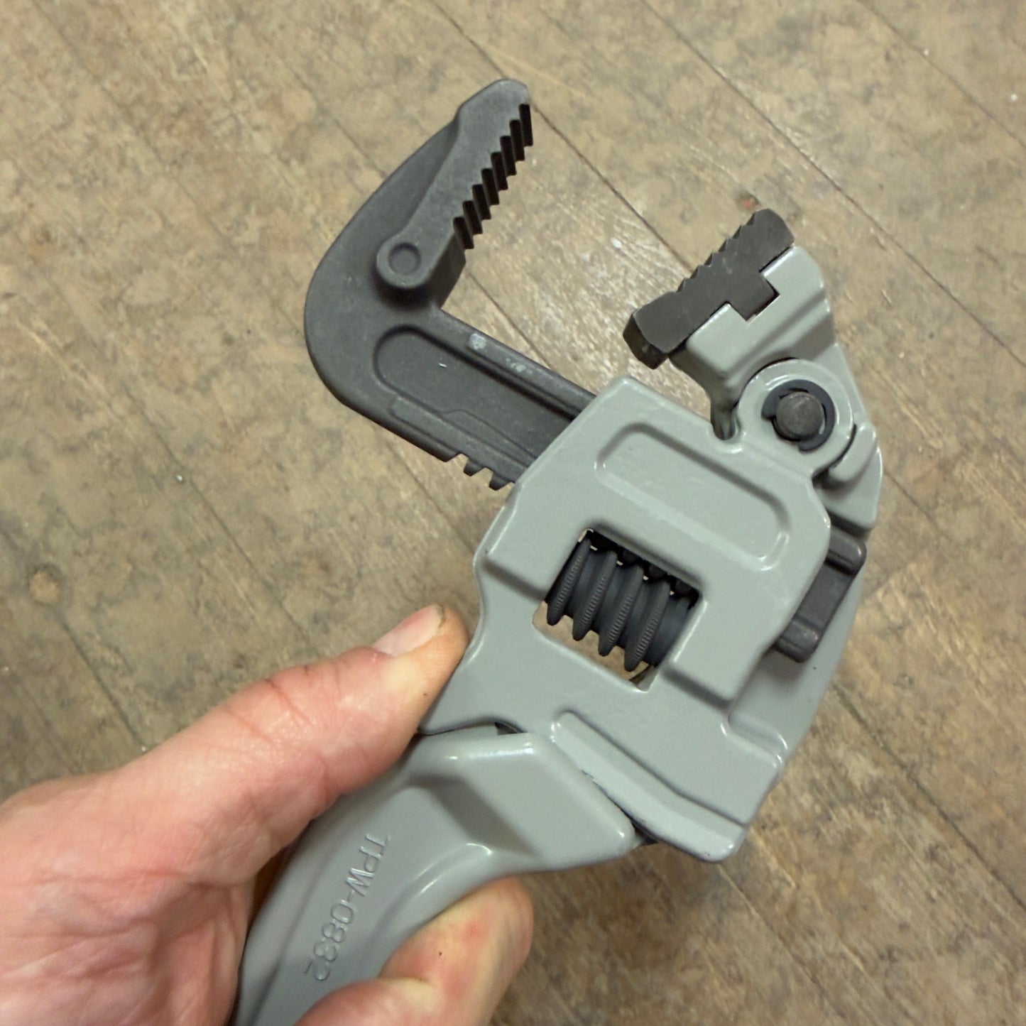 TOP Vertical Wide Pipe Wrench (TPW-0832)