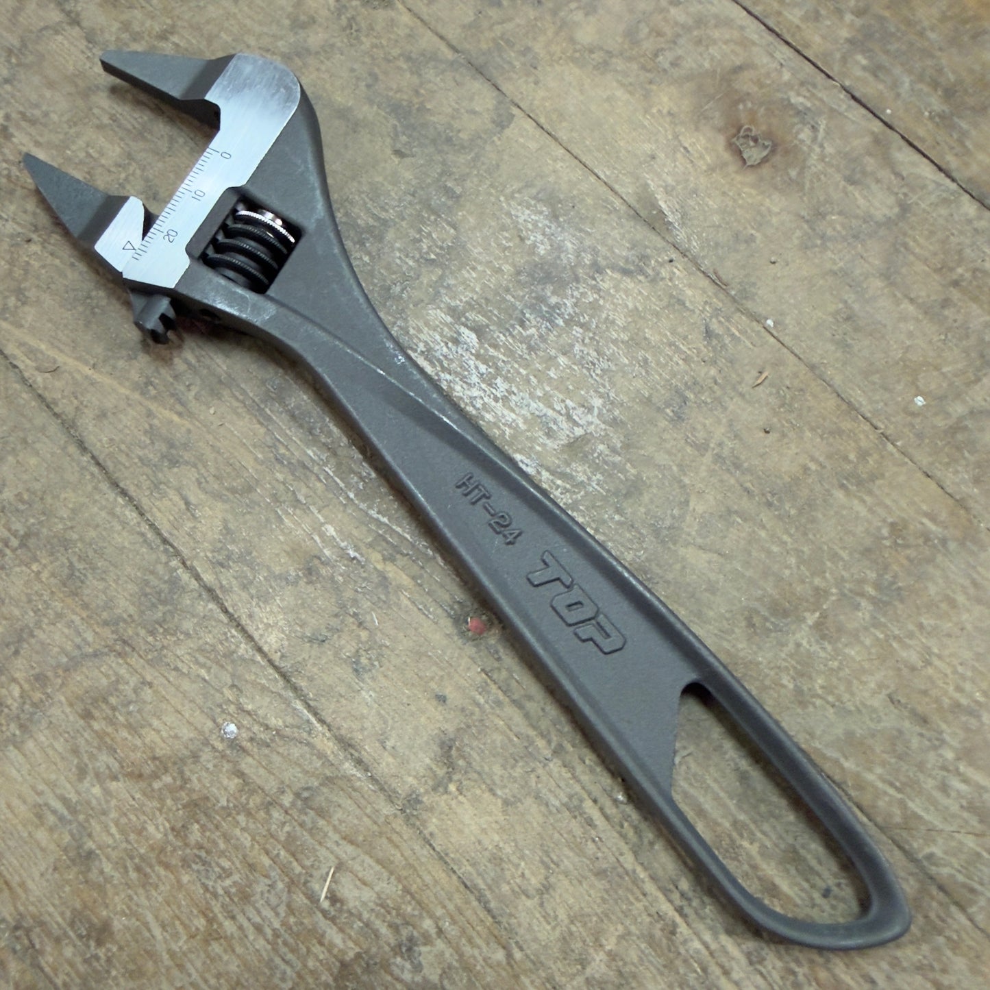 Top 224mm Thin Exact Bent Wrench - 24mm max opening (HT-24)