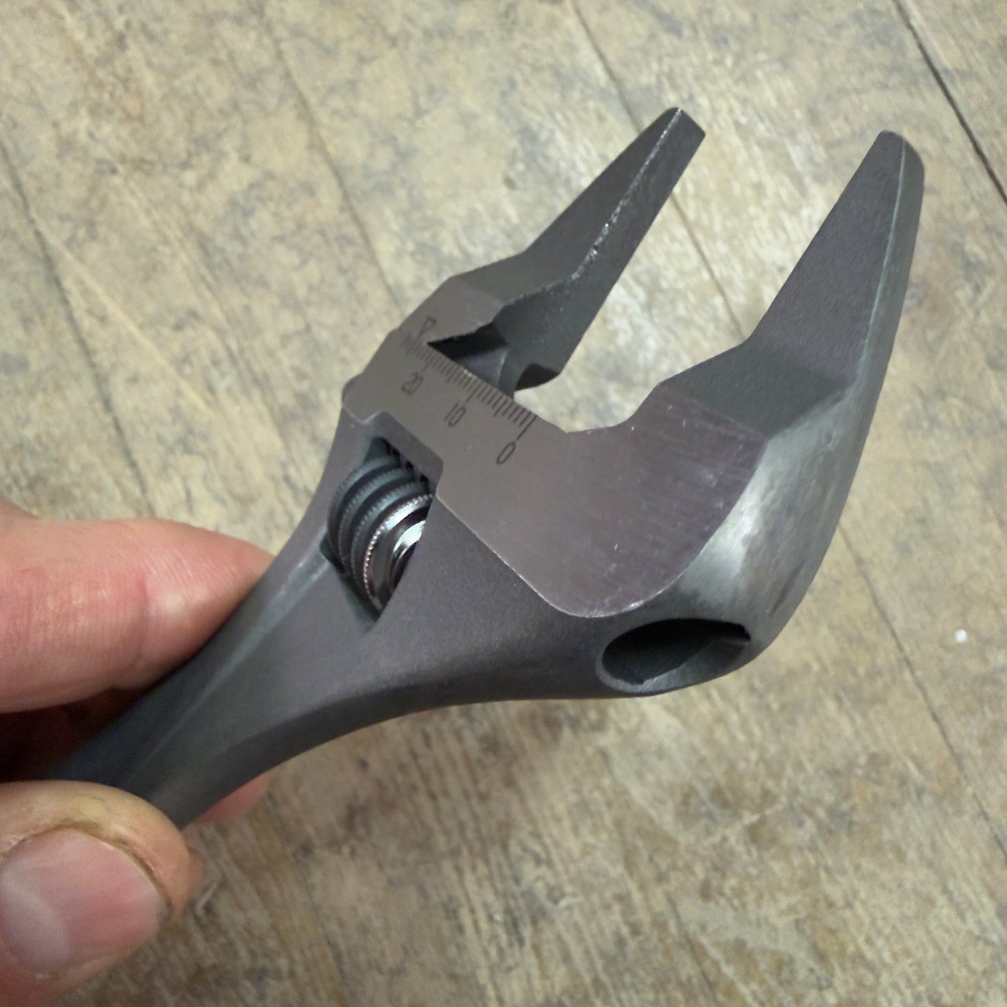 Top 224mm Thin Exact Bent Wrench - 24mm max opening (HT-24)