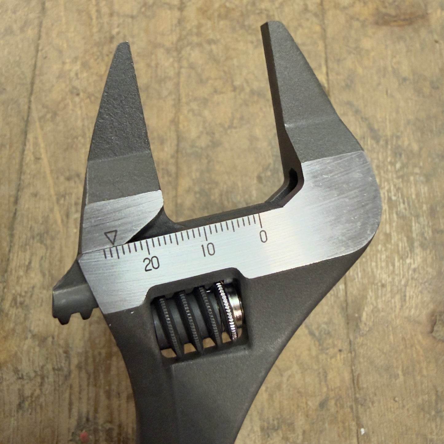 Top 224mm Thin Exact Bent Wrench - 24mm max opening (HT-24)