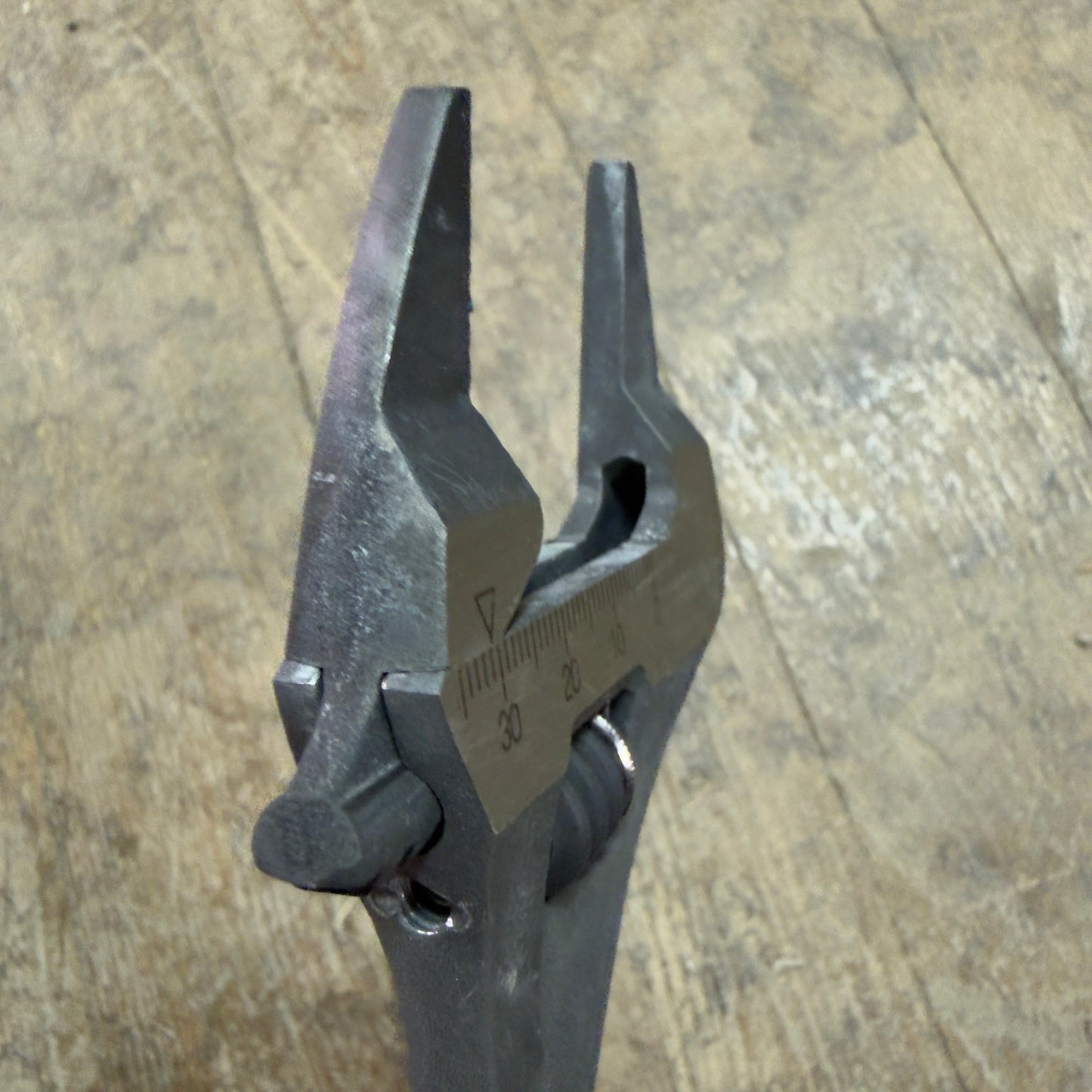 Top 224mm Thin Exact Bent Wrench - 32mm max opening (HT-32)