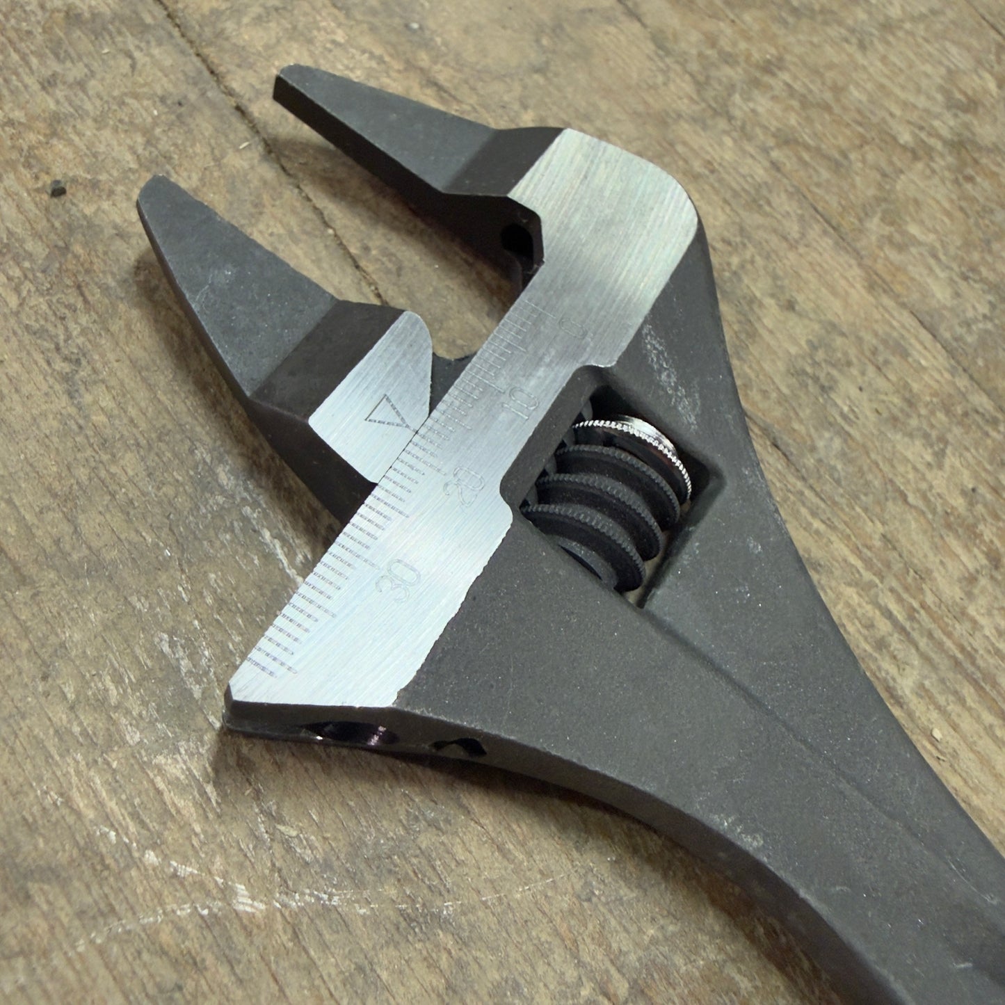 Top 224mm Thin Exact Bent Wrench - 38mm max opening (HT-38)