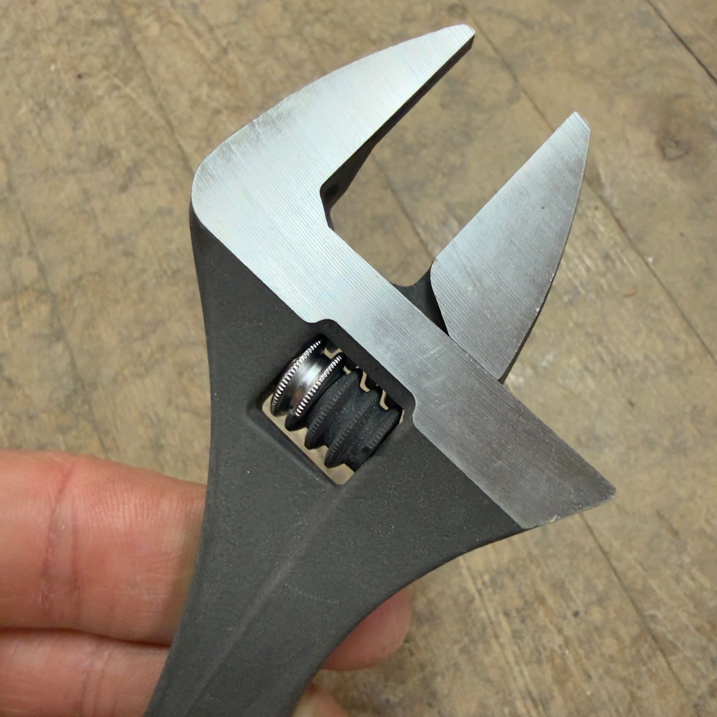 Top 224mm Thin Exact Bent Wrench - 38mm max opening (HT-38)