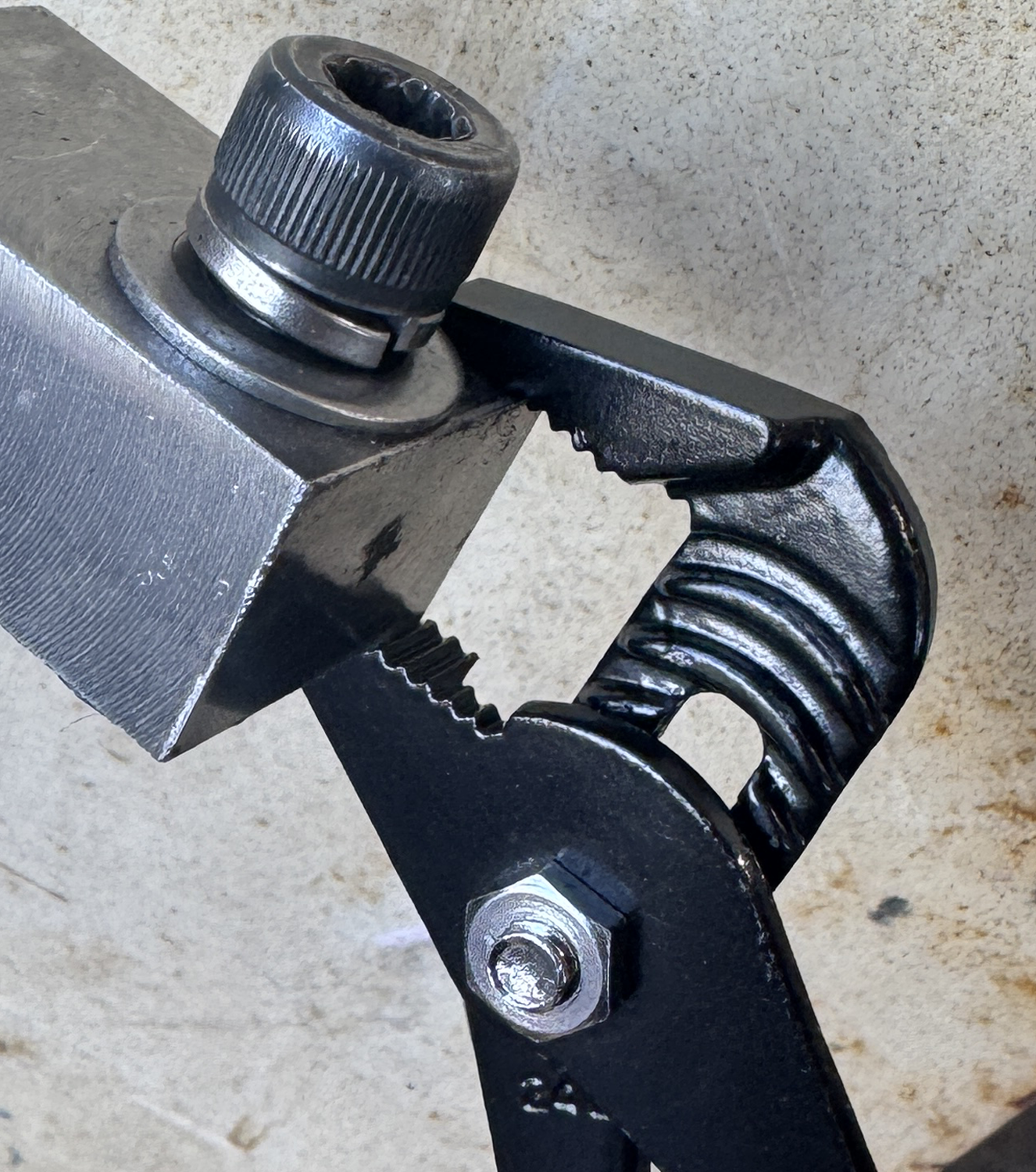 IPS 130mm Mechanical Little Devil Mini Pliers (MGR-125G)
