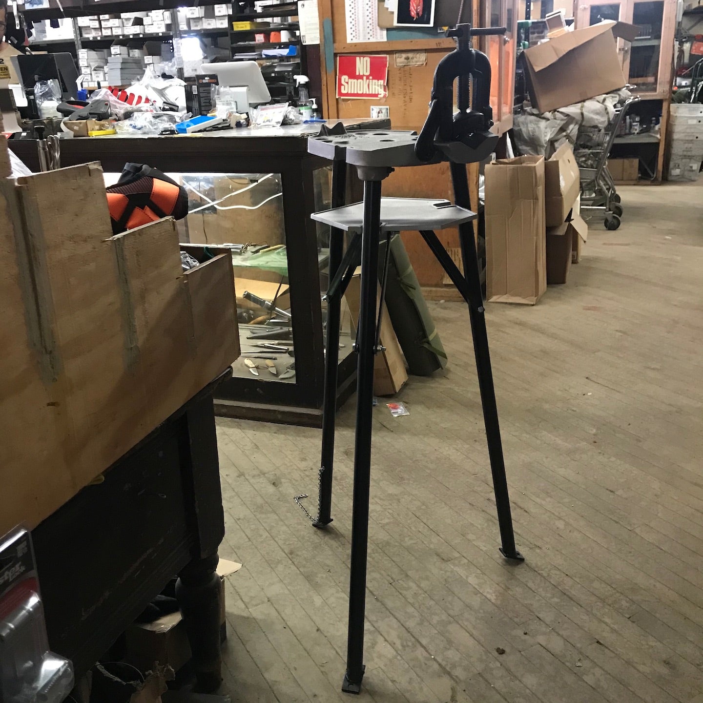 Pipe Stand w/ Vise 1/8" to 2 1/2" (4952)