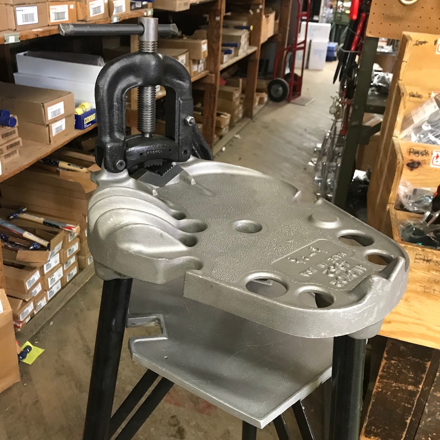 Pipe Stand w/ Vise 1/8" to 2 1/2" (4952)