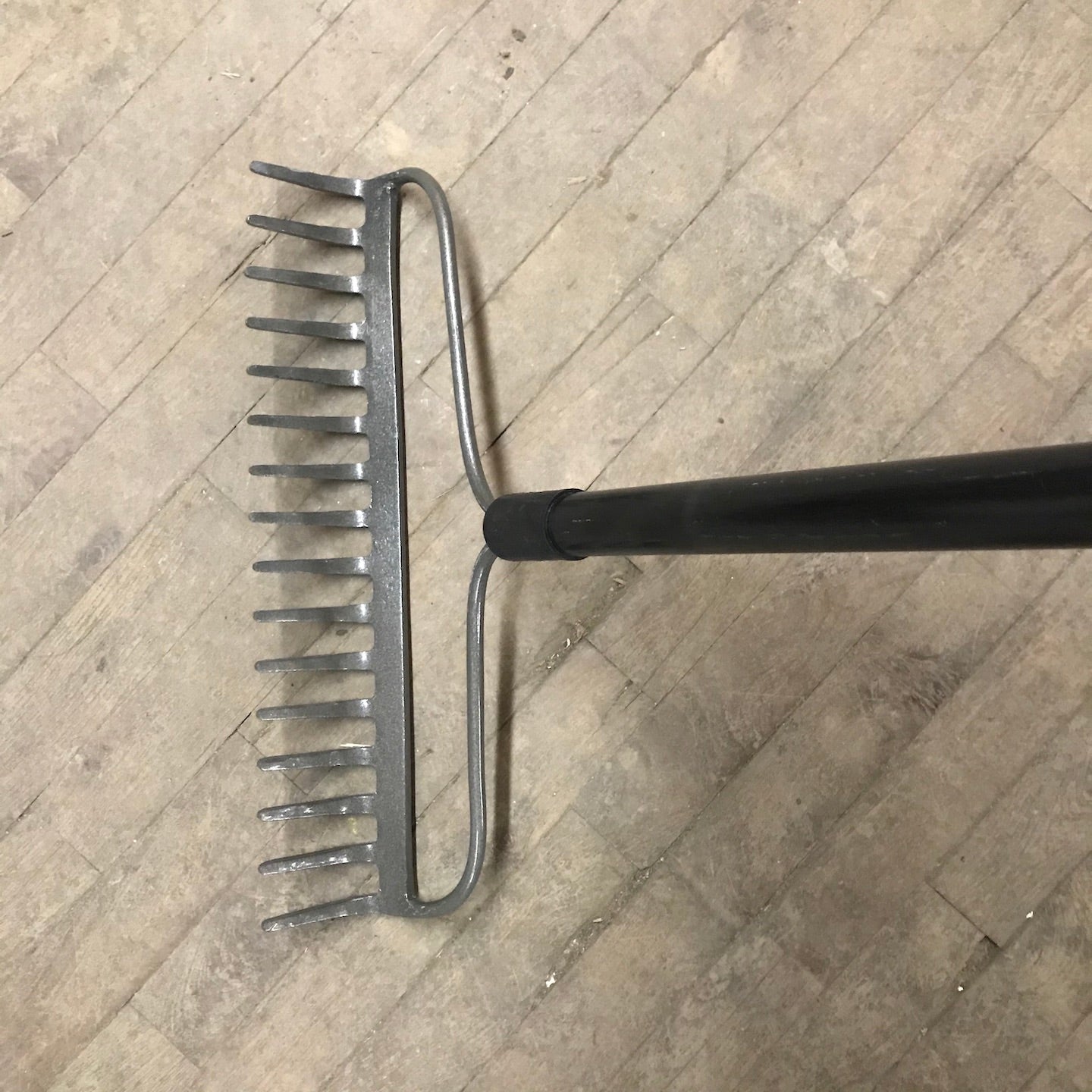 Nupla Fiberglass Handle 16 Tine Rake (69-616)