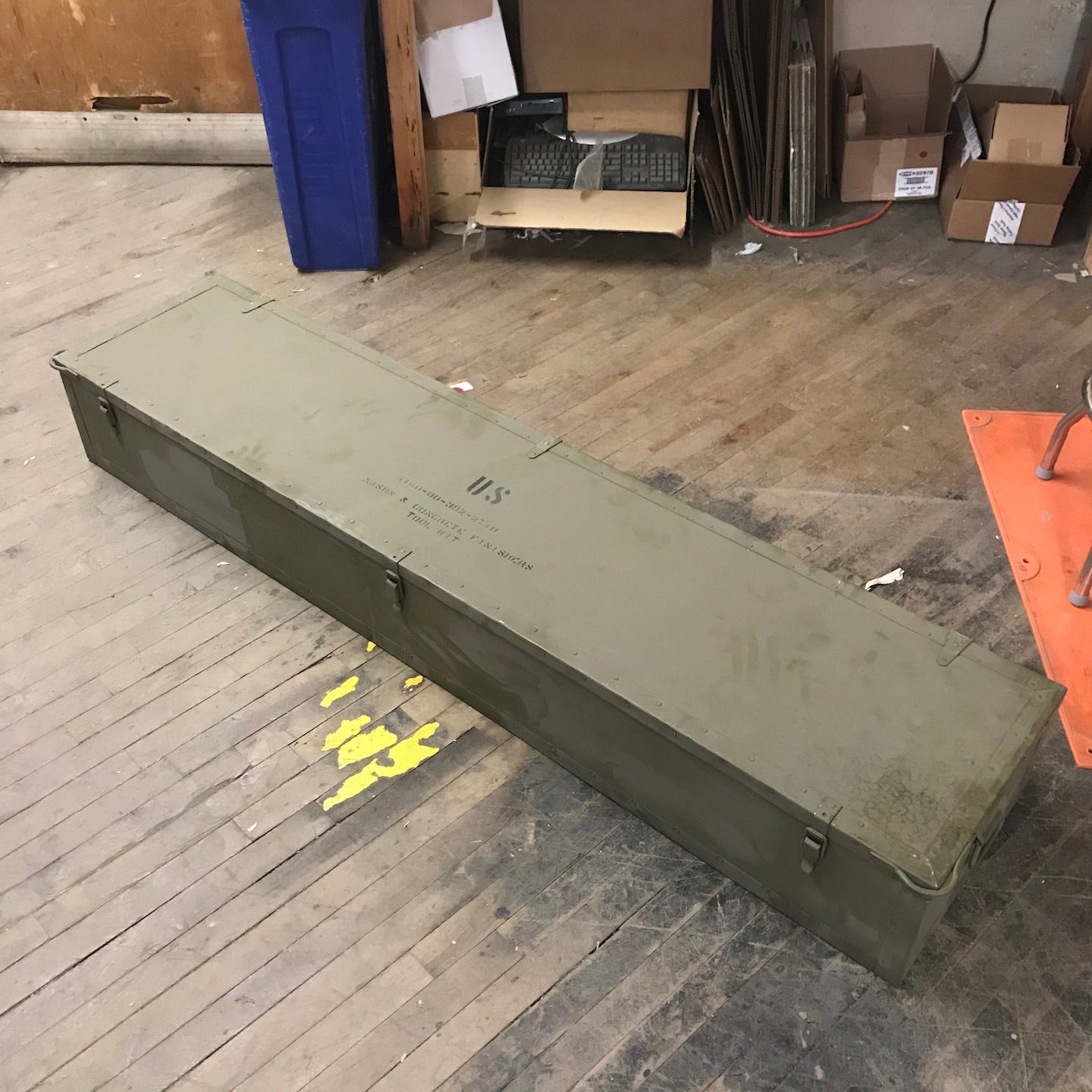 U.S. Military Masons and Concrete Finishers Tool Kit 70 3/4