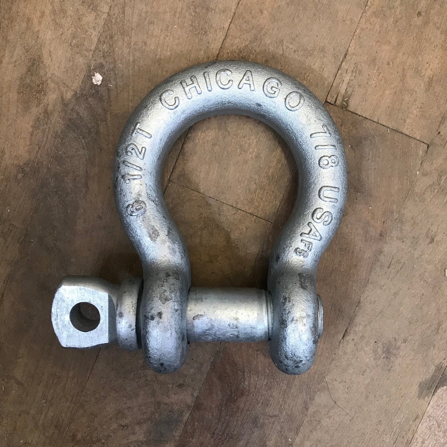 Chicago Hardware 7/8" Galvanized Anchor Screw Pin Shackle (20145-2)