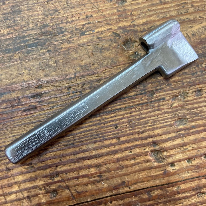 C.S. Osborne 1/8" x 7/8" Pipin Punch (105-1)