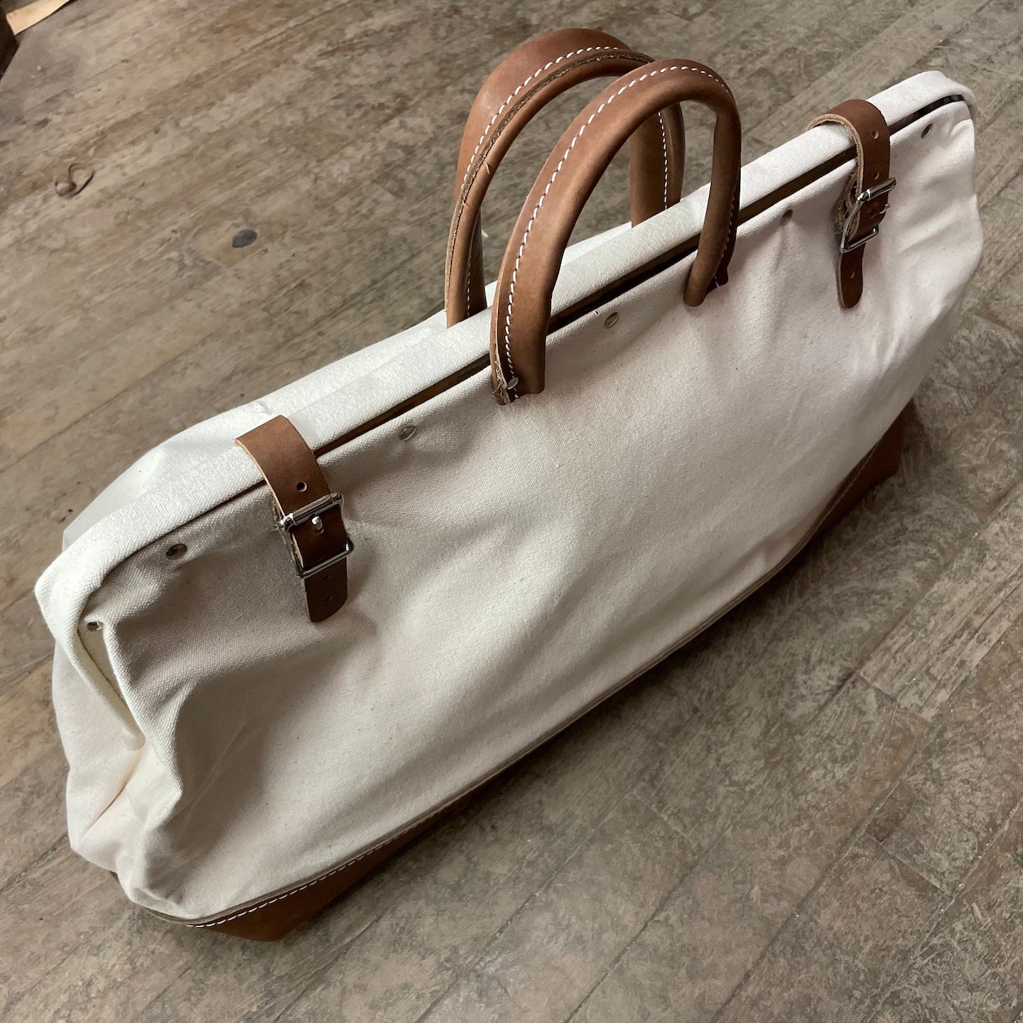 Leatherworks 20" Mason Bag w/ Leather Bottom (L20)