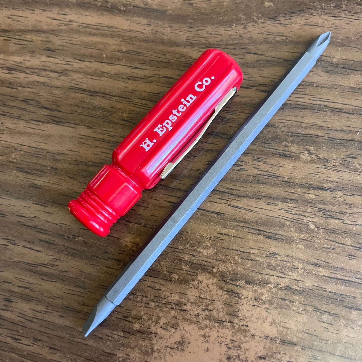 Lutz 2-in-1 Pocket Screwdriver w/ Clip (#1 & 3/16") (24003)